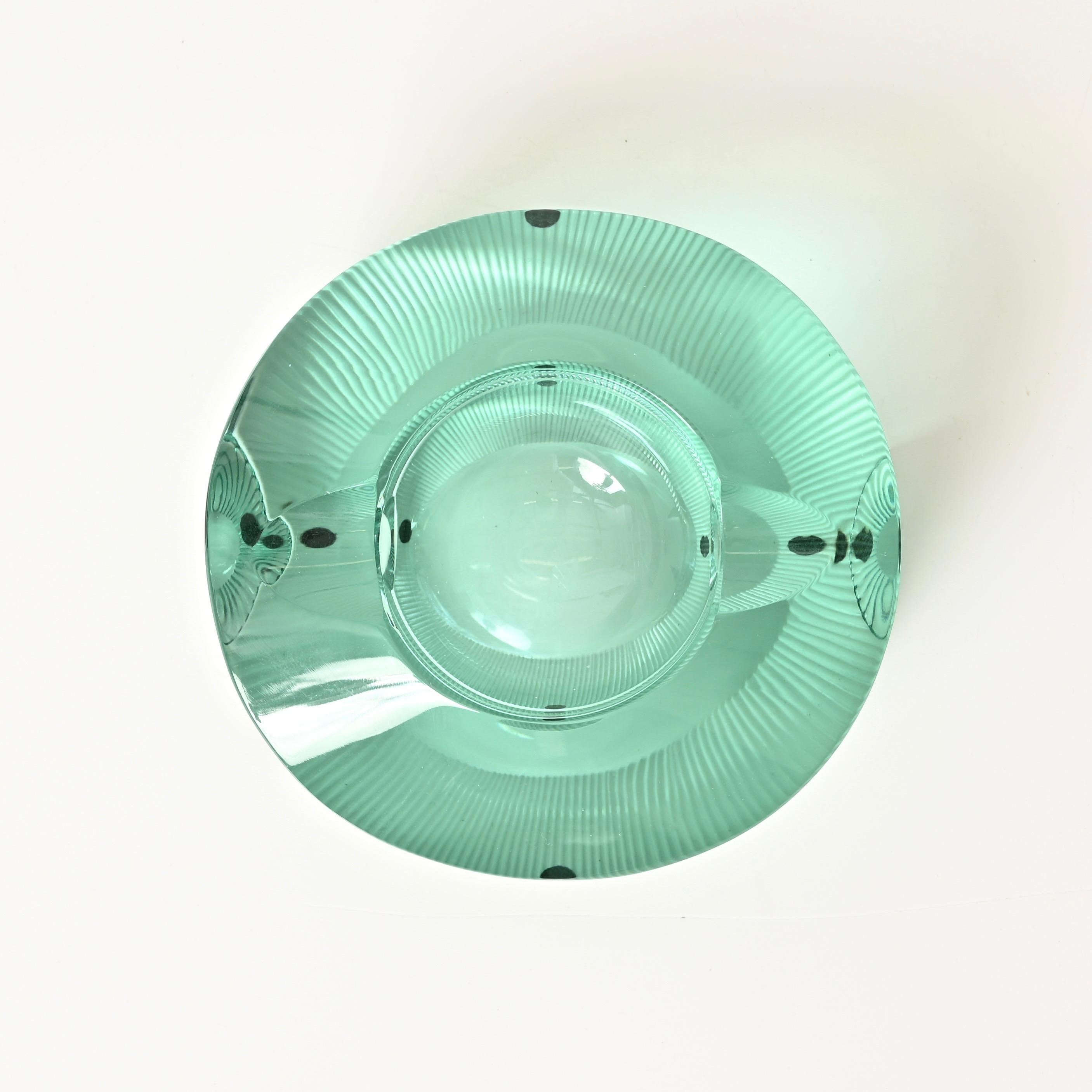 Sculpté à la main Cendrier en cristal turquoise signé par Moser, Italie, années 1970 en vente