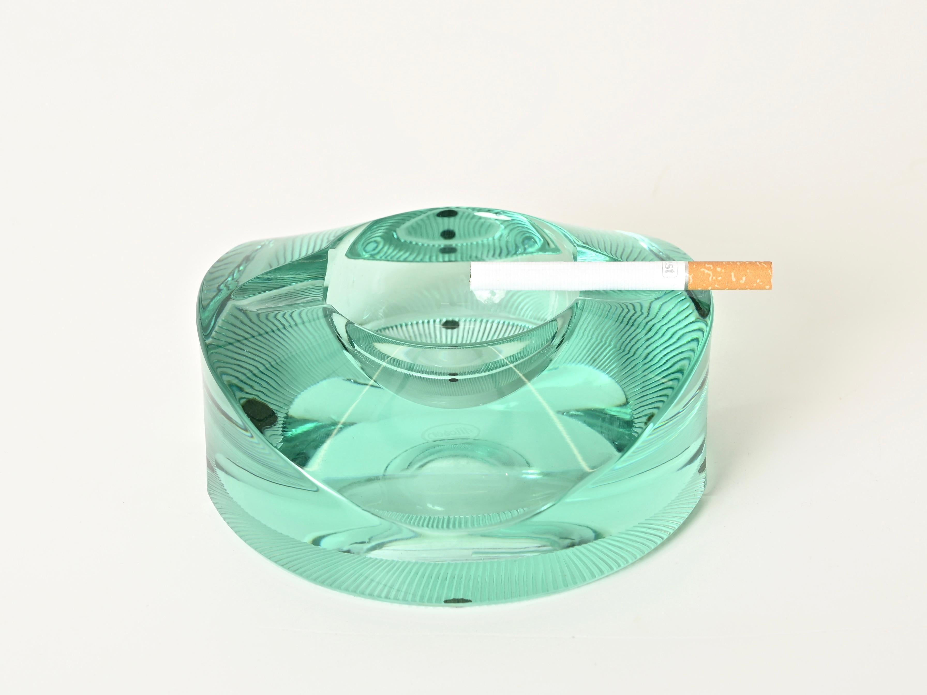 20ième siècle Cendrier en cristal turquoise signé par Moser, Italie, années 1970 en vente