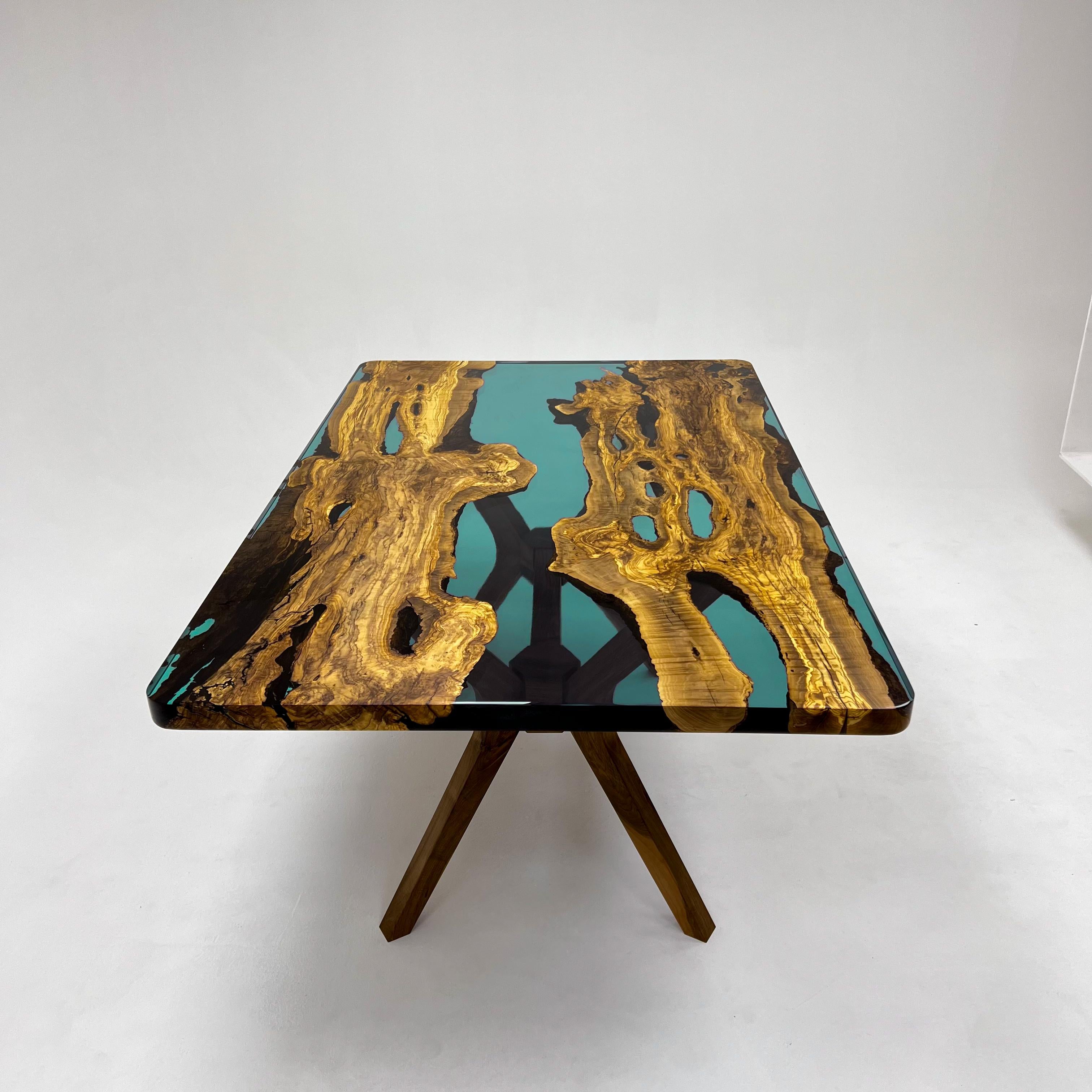 Turquoise Custom Epoxy Resin Dining Wood Table In New Condition For Sale In İnegöl, TR