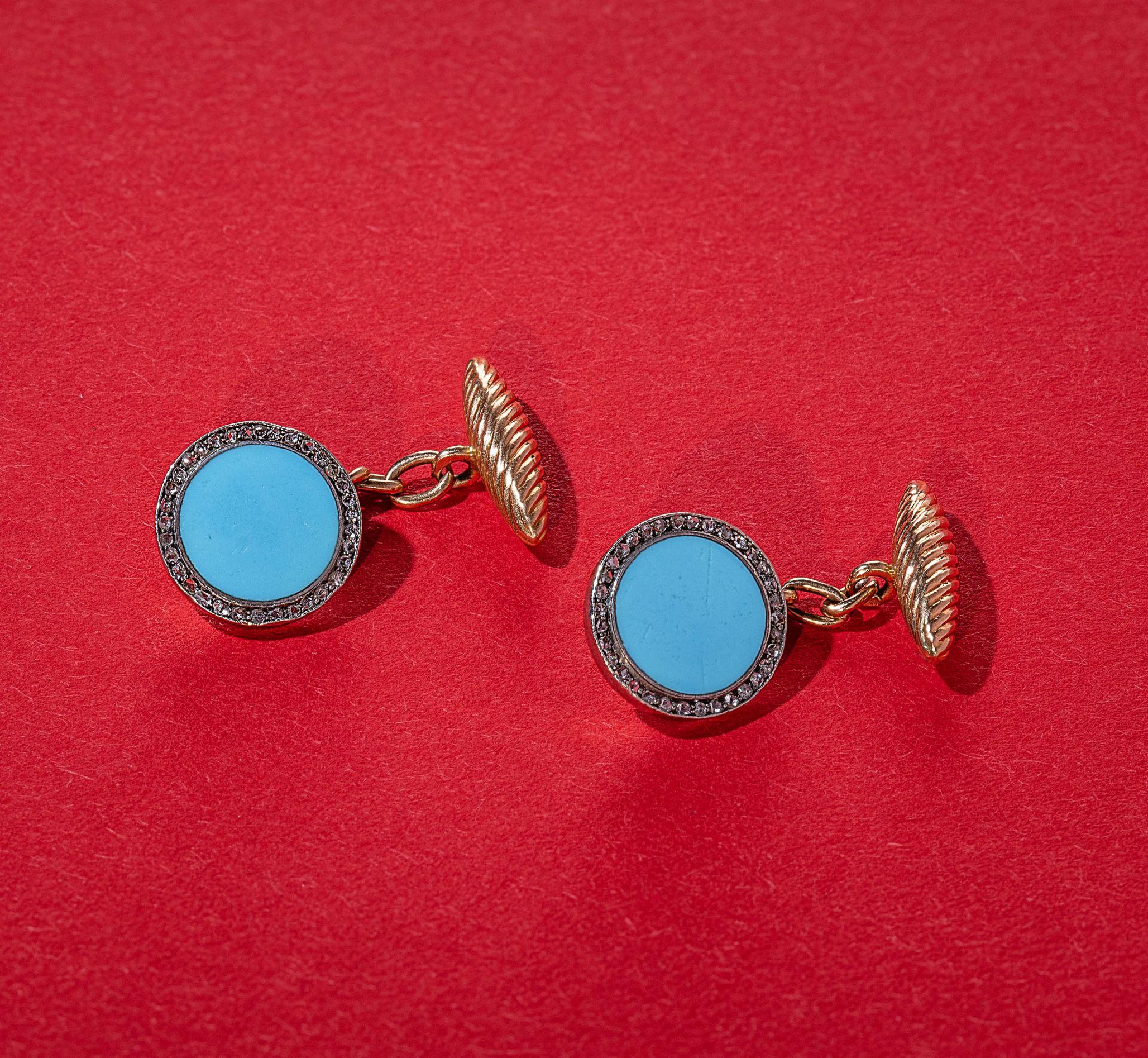 These handsome golden cufflinks with turquoise cabochons surroundes by rose-cut diamonds complement any elegant outfit. The backs are of gold in cone shape.
End of 19th century, Russian hallmarks and french import assay marks