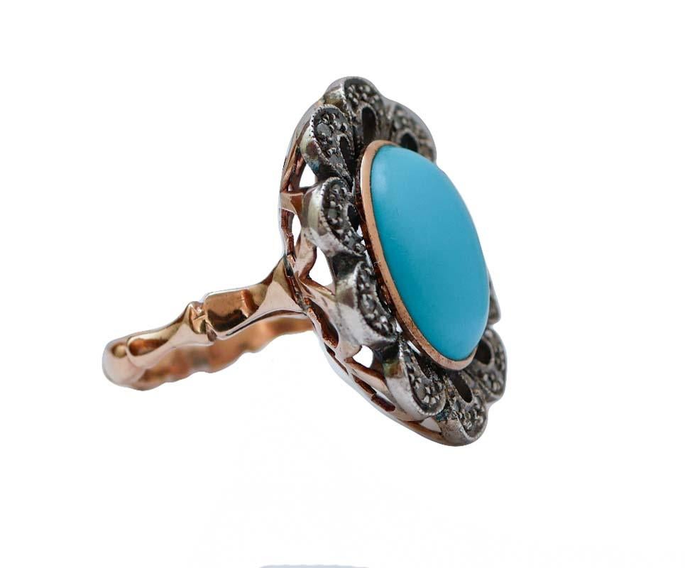 Anello Retrò in oro rosa 14 kt e struttura in argento con turchese centrale circondato da una cornice di diamanti.
Questo anello è stato realizzato totalmente a mano da maestri orafi italiani ed è in perfette condizioni.
Diamanti 0.24 ct
Turchese