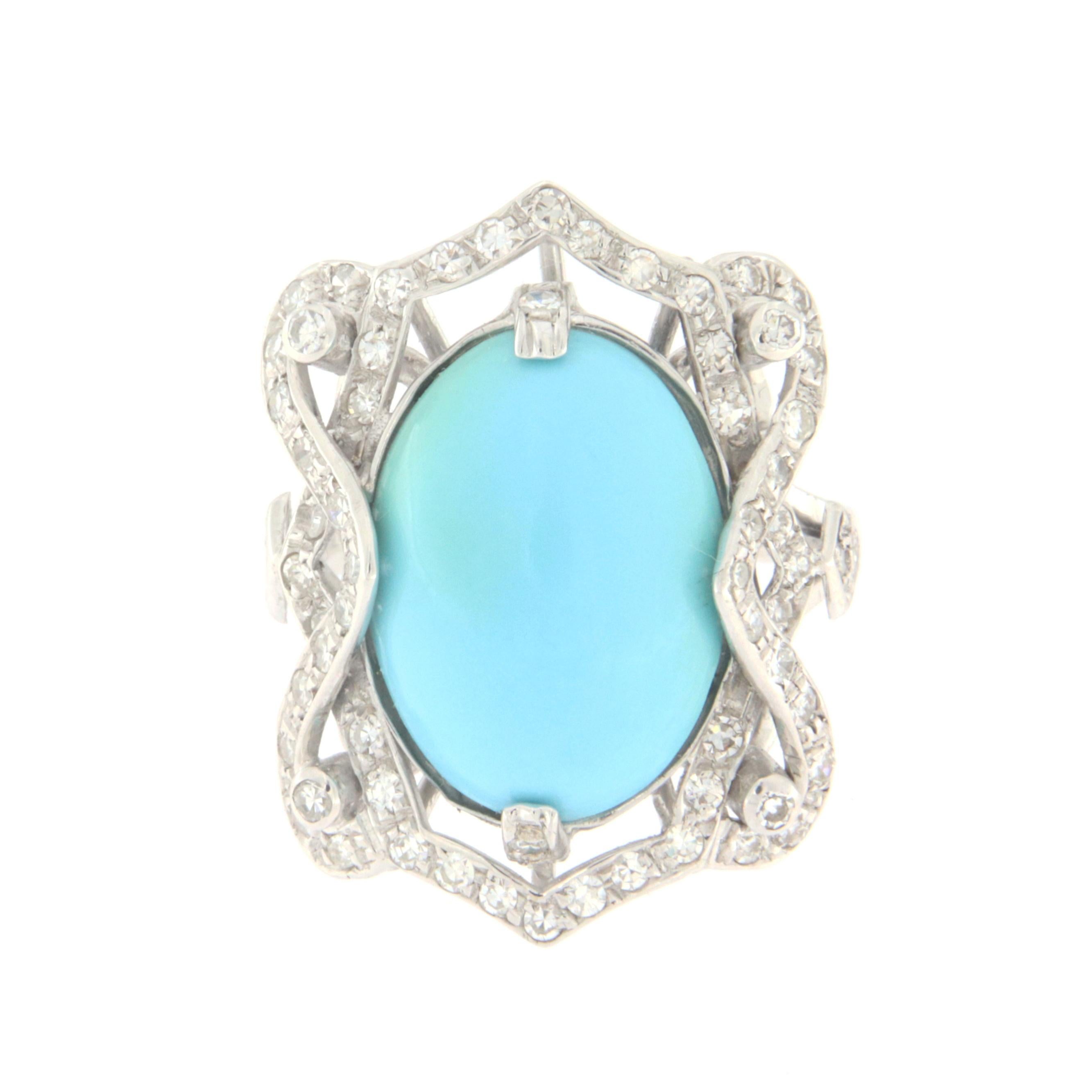 Fantastic ring made of 18 carat white gold with diamonds and natural turquoise, entirely handmade by expert craftsmen in the sector.
The turquoise present on the ring recalls the colors of the sea and evokes the arrival of summer, making it a jewel
