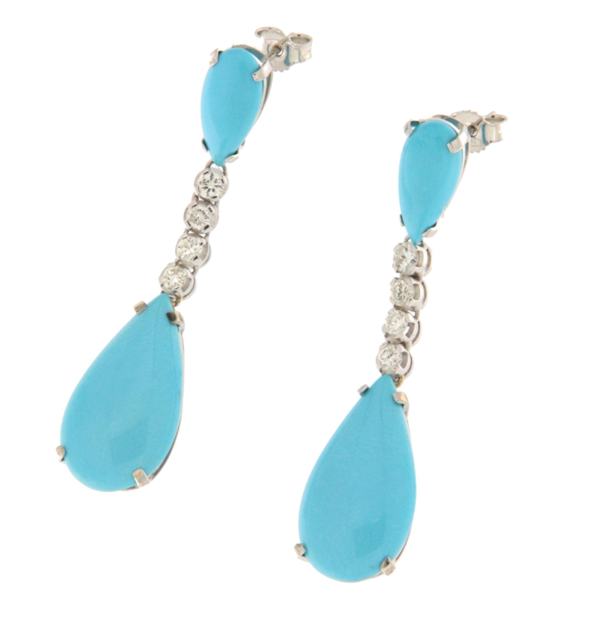 Questi raffinati orecchini in oro bianco 18 carati rappresentano un perfetto equilibrio tra l'eleganza moderna e la bellezza naturale delle pietre preziose. Realizzati con un'attenzione meticolosa ai dettagli, si distinguono per lo splendido