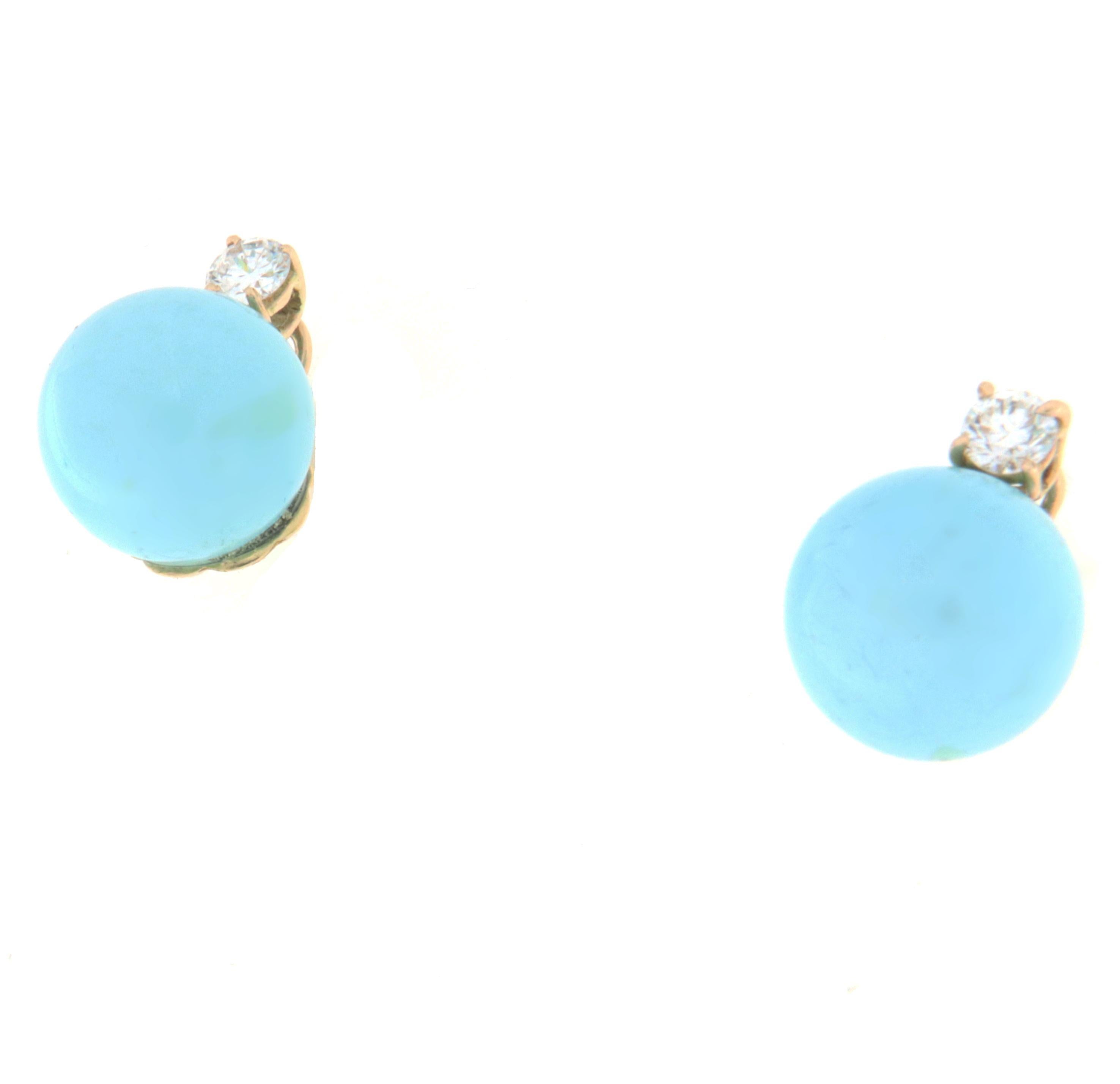 These elegant earrings in 18-karat yellow gold are the perfect blend of discreet luxury and natural charm. At the heart of each earring, a sphere of natural turquoise with a diameter of 13.10 millimeters captures the gaze with its vivid blue color,