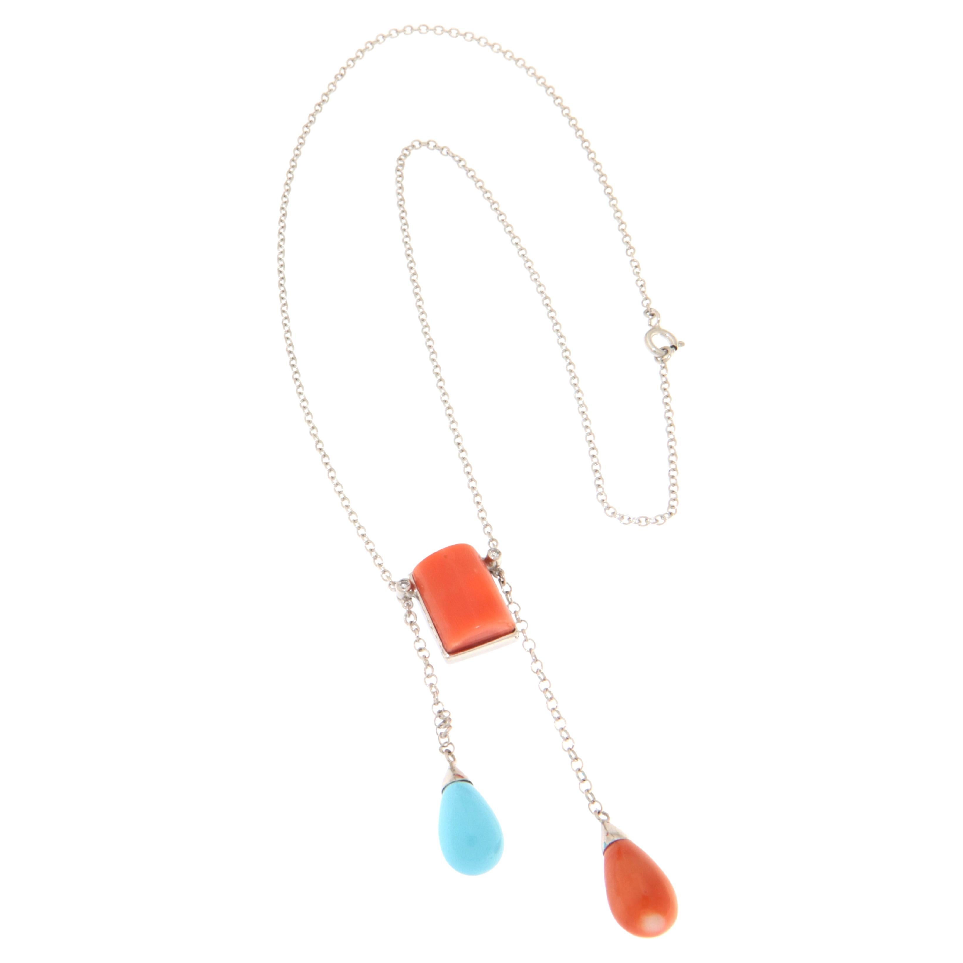 Collier pendentif en or blanc 18 carats avec turquoises, diamants et corail