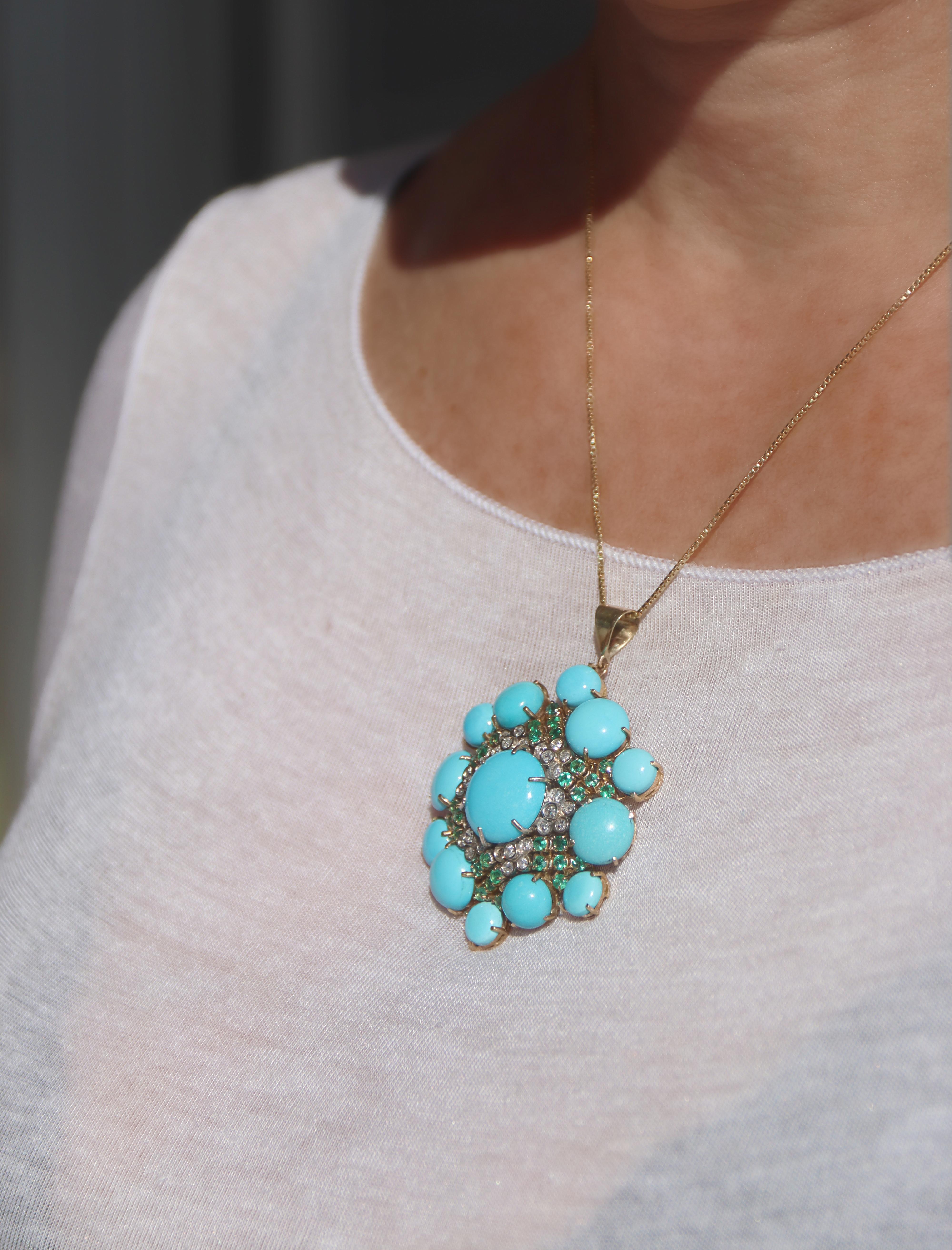 Collana con ciondolo in oro giallo 18 Kt con diamanti turchesi e smeraldi in vendita 5