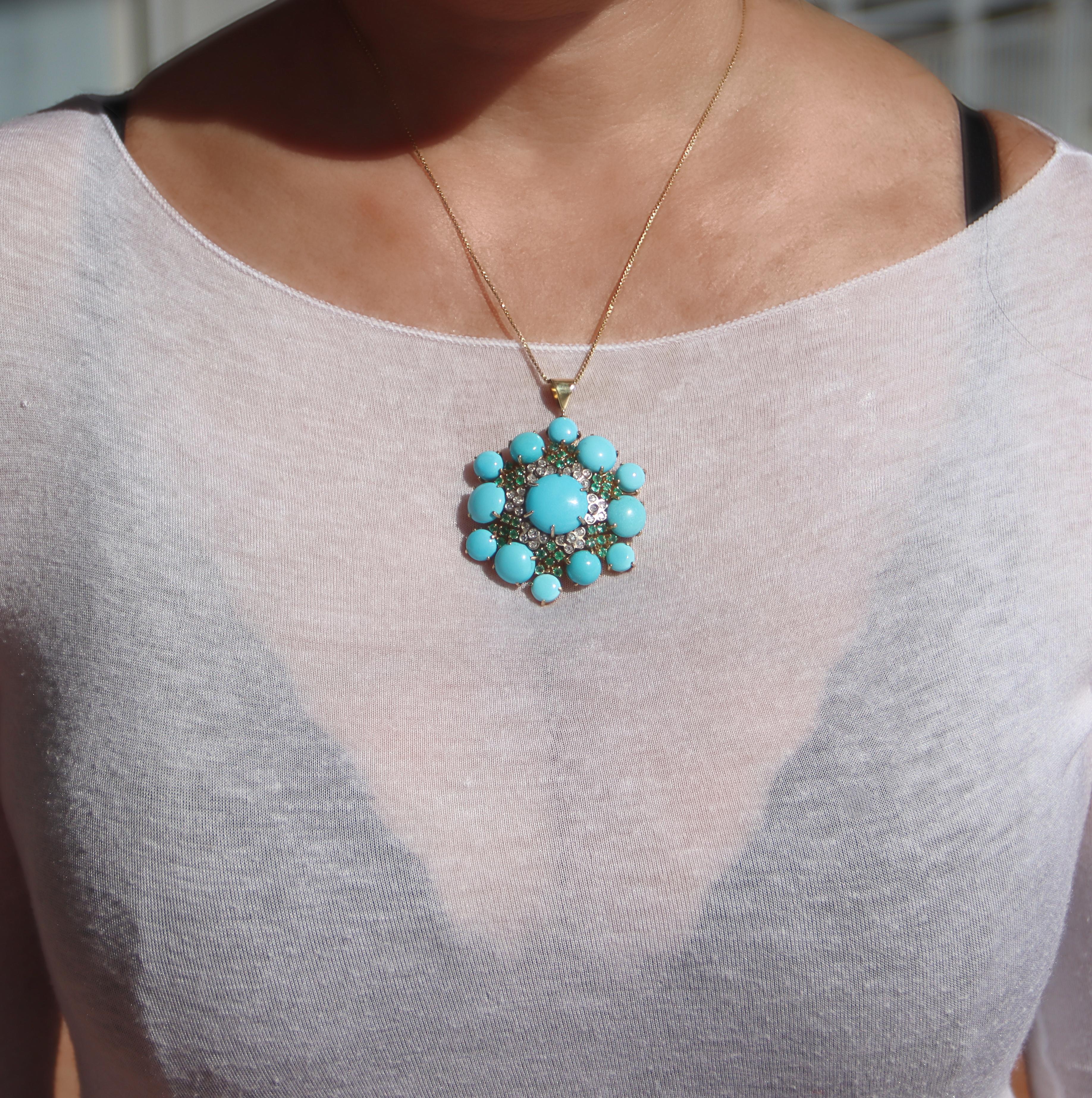 Collana con ciondolo in oro giallo 18 Kt con diamanti turchesi e smeraldi in vendita 2