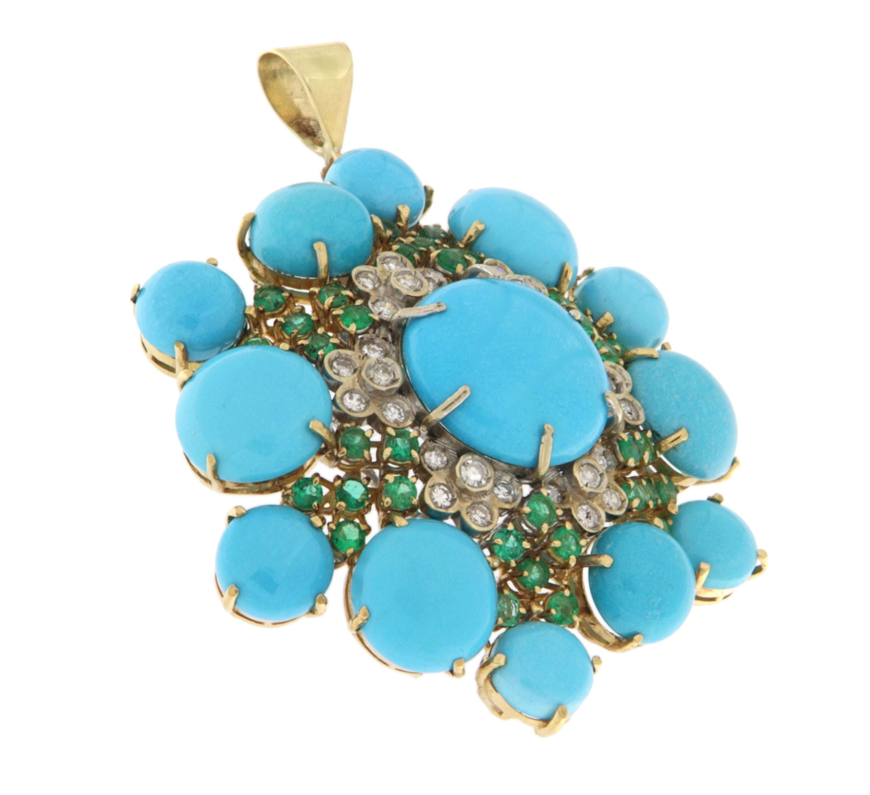 Artisan Collier pendentif en or jaune 18 carats Turquoise Diamants Emeraudes en vente