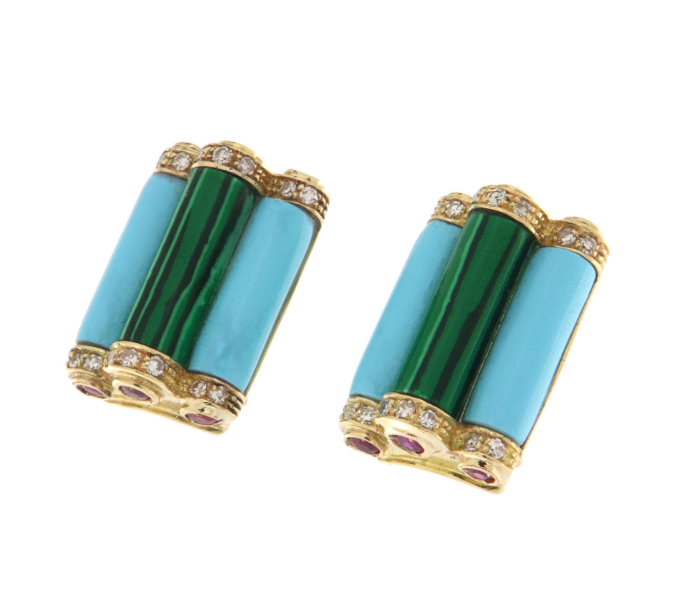 Artigiano Orecchini con diamanti di turchese, malachite e rubini in oro giallo 14 carati in vendita