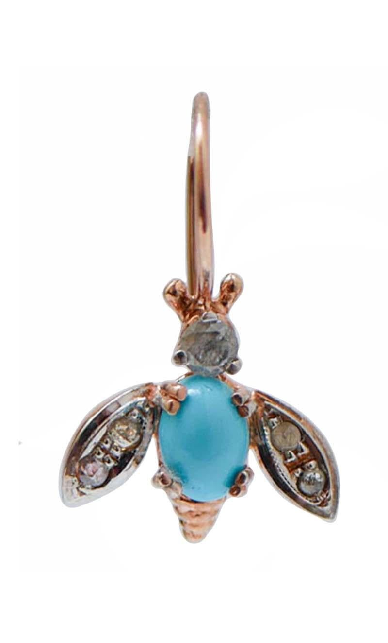  Pendientes de moda con forma de mosca en oro rosa de 9 quilates y estructura de plata montada con un diamante como cabeza, una turquesa como cuerpo y alas tachonadas de diamantes.
Estos pendientes fueron hechos totalmente a mano por maestros