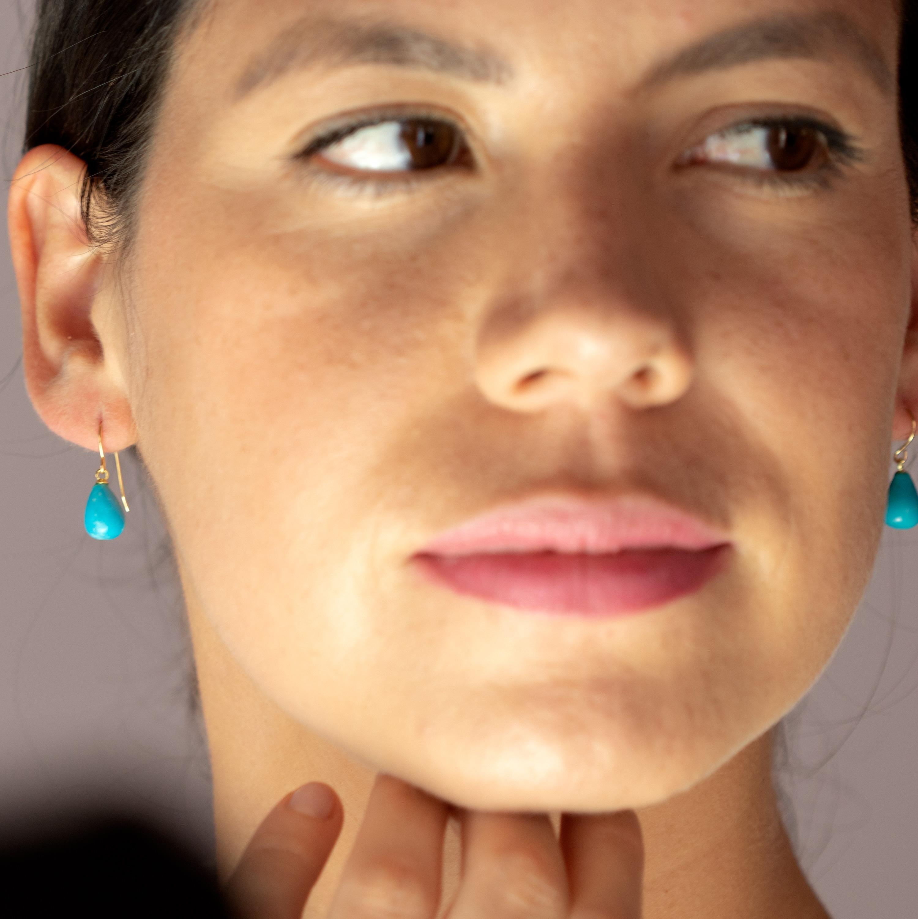 Arts and Crafts Orecchini a goccia di turchese in oro 18 carati a pera, moderni orecchini a filo da cocktail in vendita