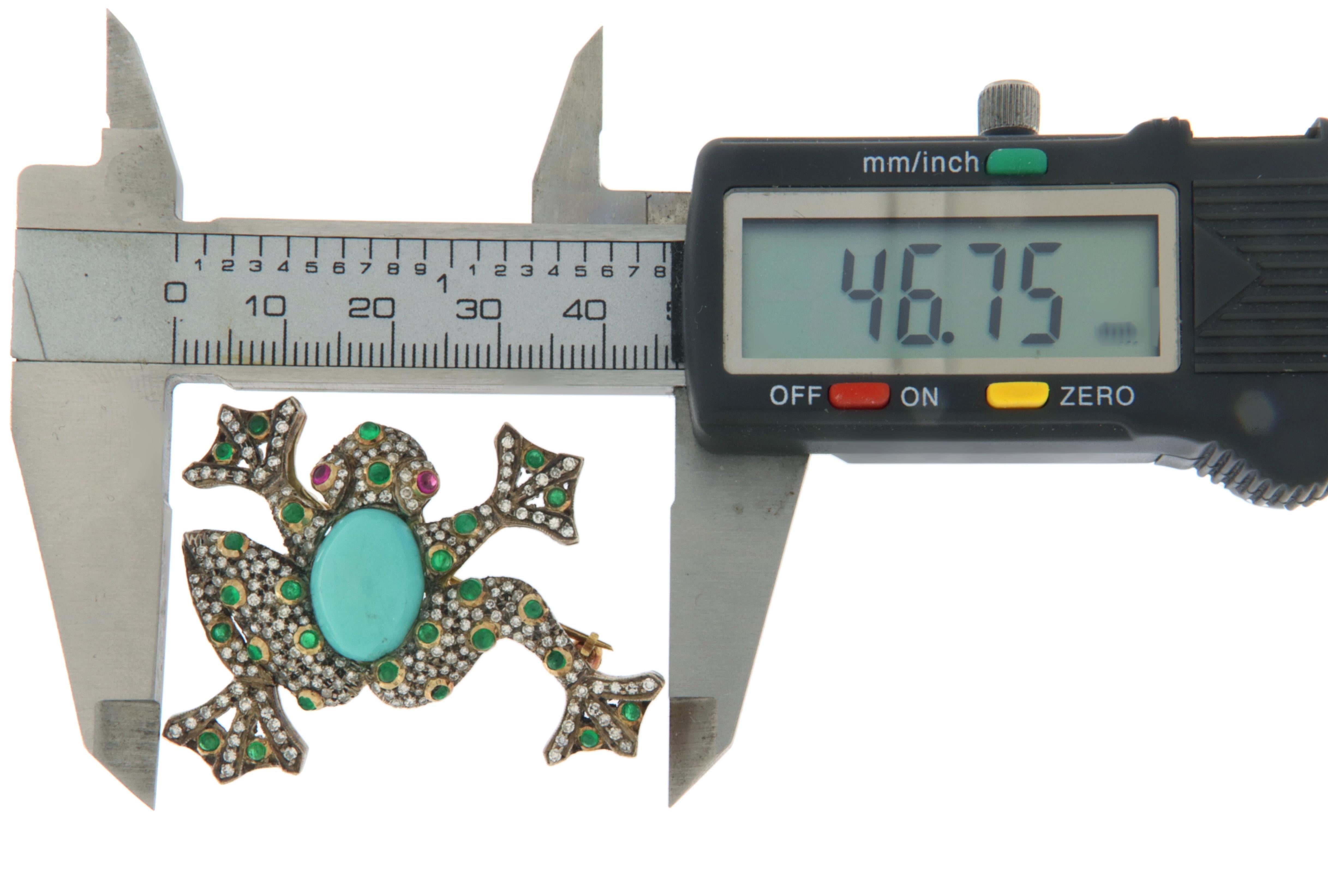 Turquoise Smaragde Diamanten Rubine 14 Karat Gelbgold Frosch-Brosche im Zustand „Neu“ im Angebot in Marcianise, IT
