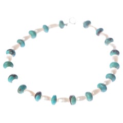 Bracelet moderne fait main en or jaune 18 carats avec perles d'eau douce et turquoises
