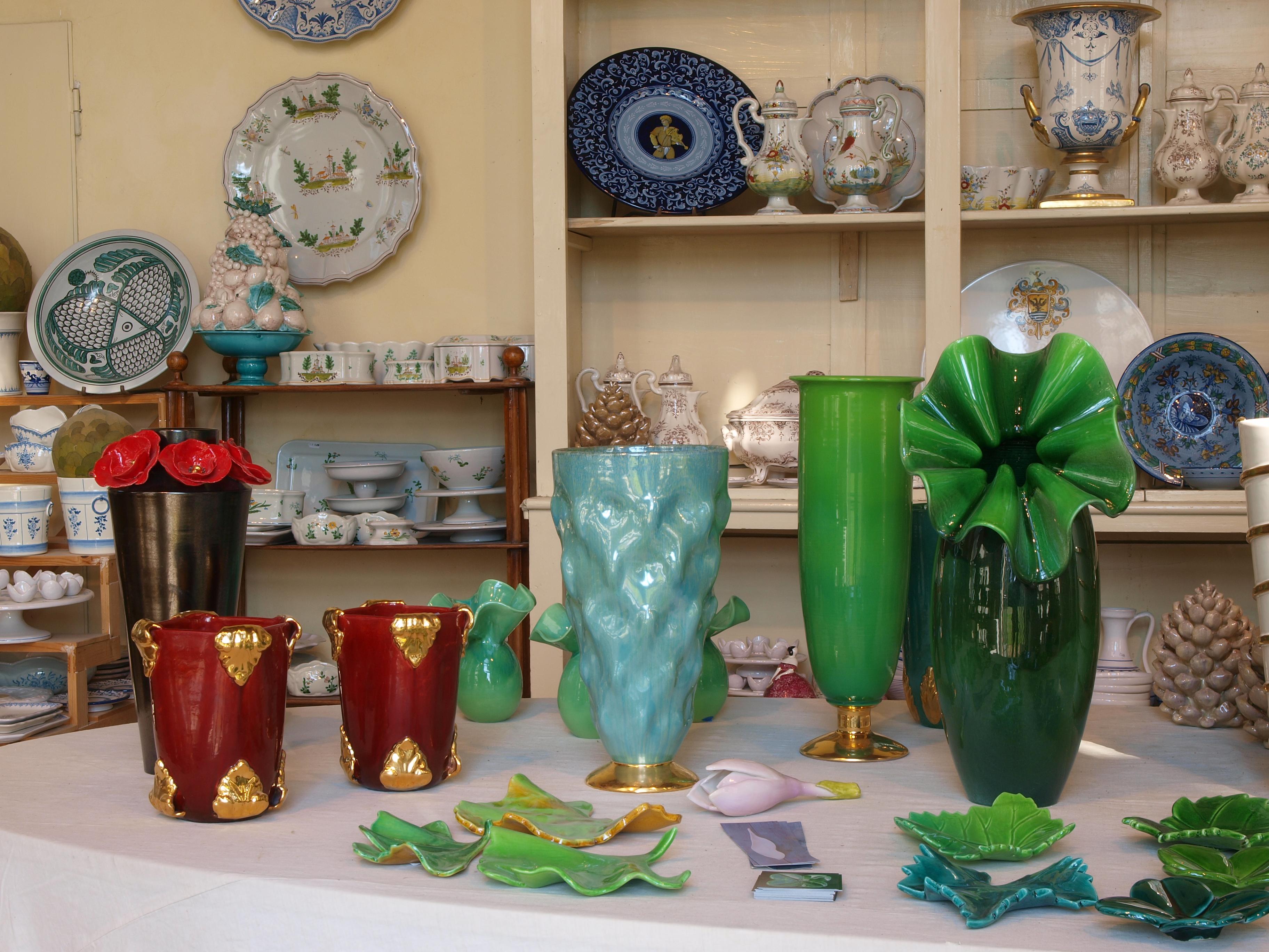 Türkisfarbene Majolika-Vase mit türkisfarbener Glasur und 24 Karat Goldumbonat, Italien, 21. Jahrhundert (21. Jahrhundert und zeitgenössisch) im Angebot