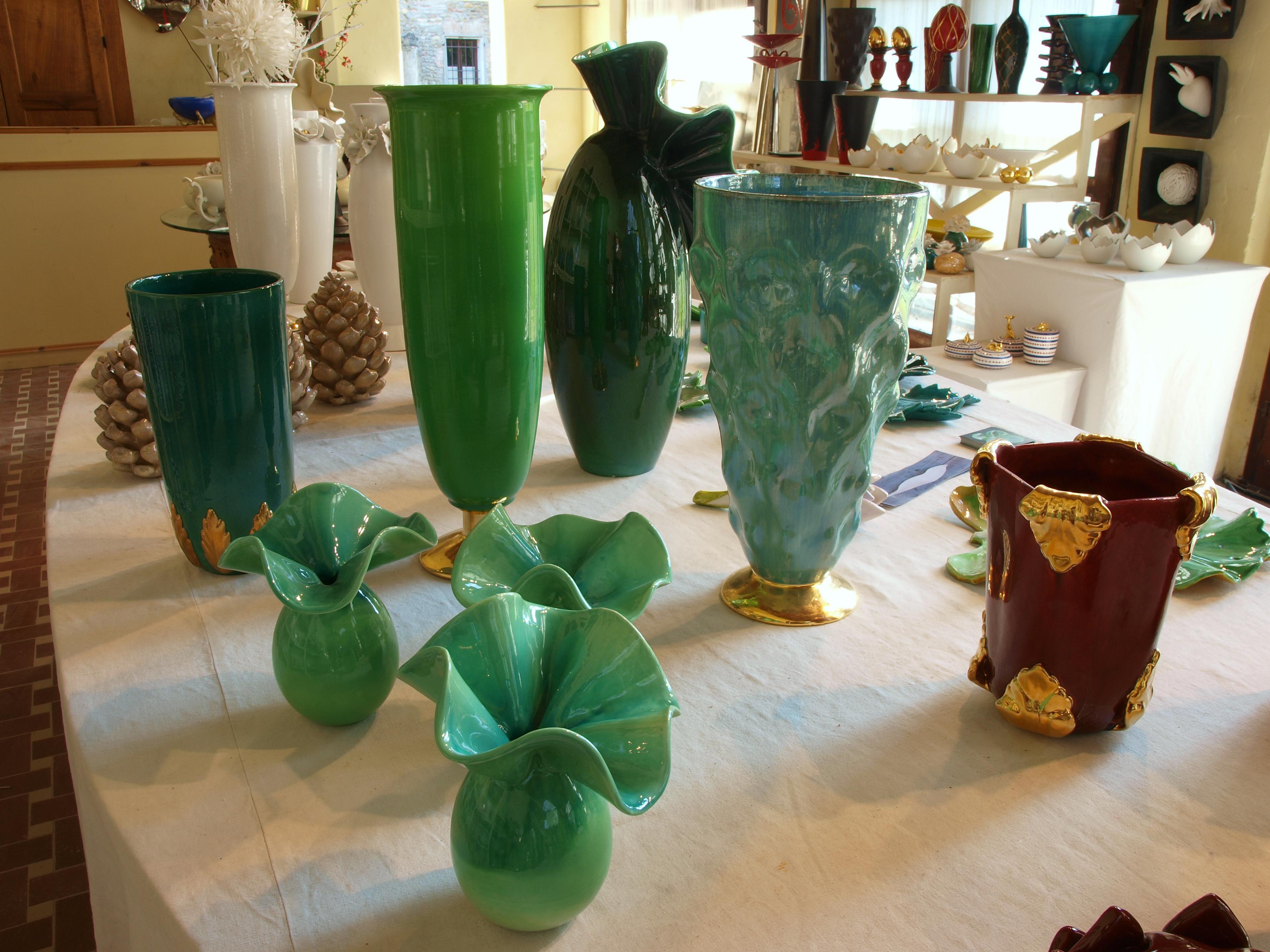 Türkisfarbene Majolika-Vase mit türkisfarbener Glasur und 24 Karat Goldumbonat, Italien, 21. Jahrhundert im Angebot 1