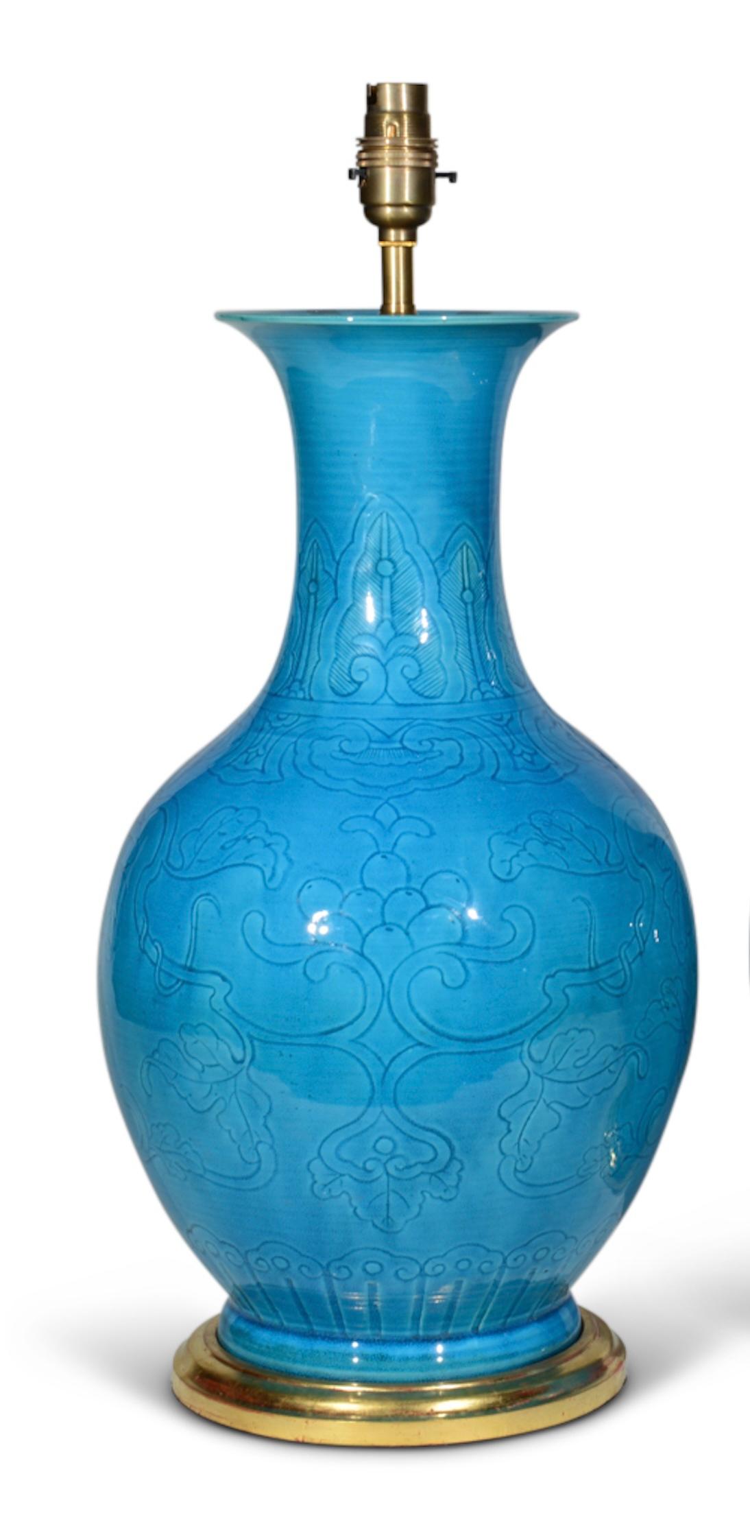 Chinois Lampe de table chinoise du XIXe siècle à balustre émaillé turquoise en vente