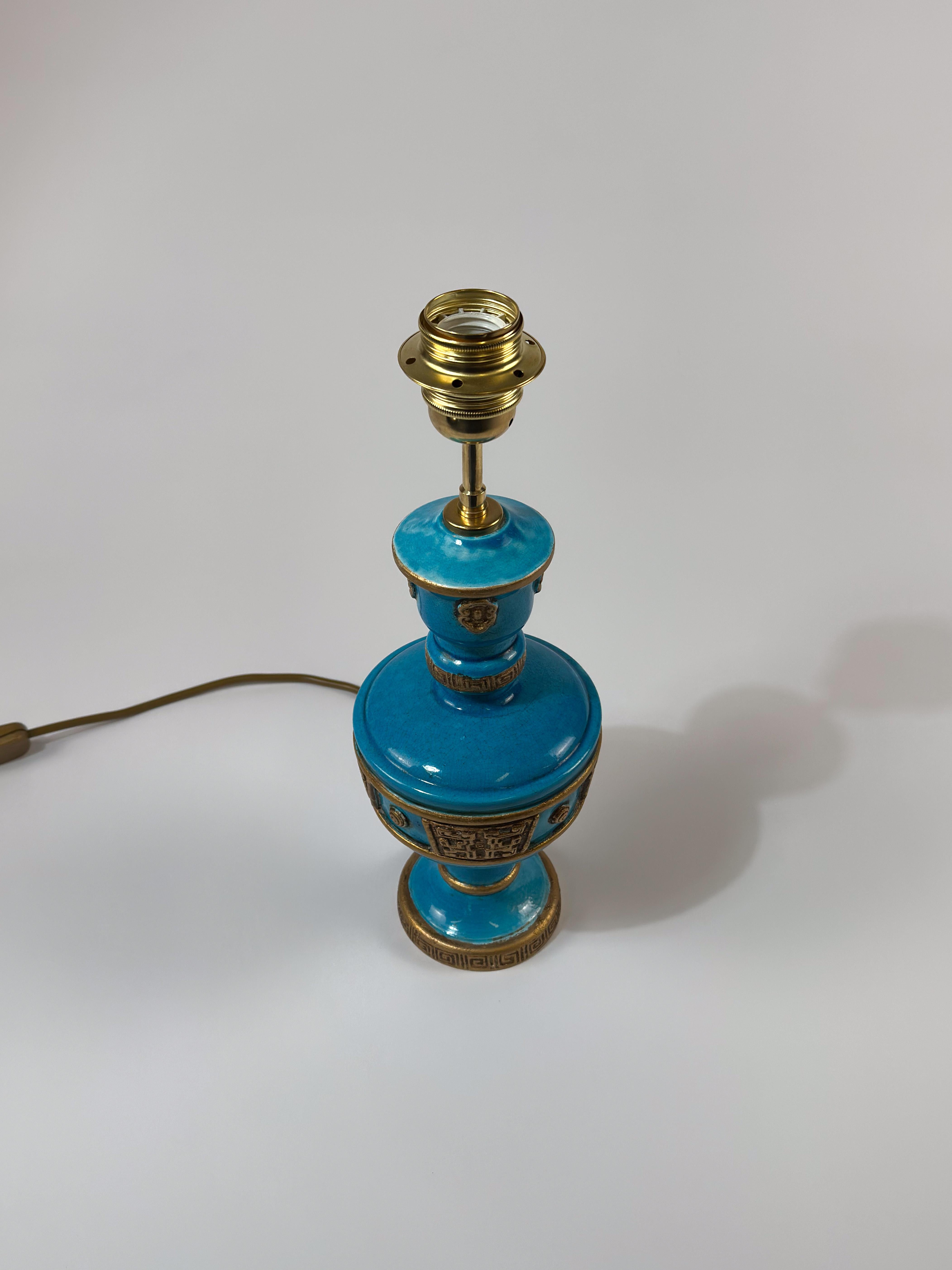 Italiano Lampada in ceramica turchese di Ugo Zaccagnini, con dettagli dorati in Asian Style, 1950 ca. in vendita