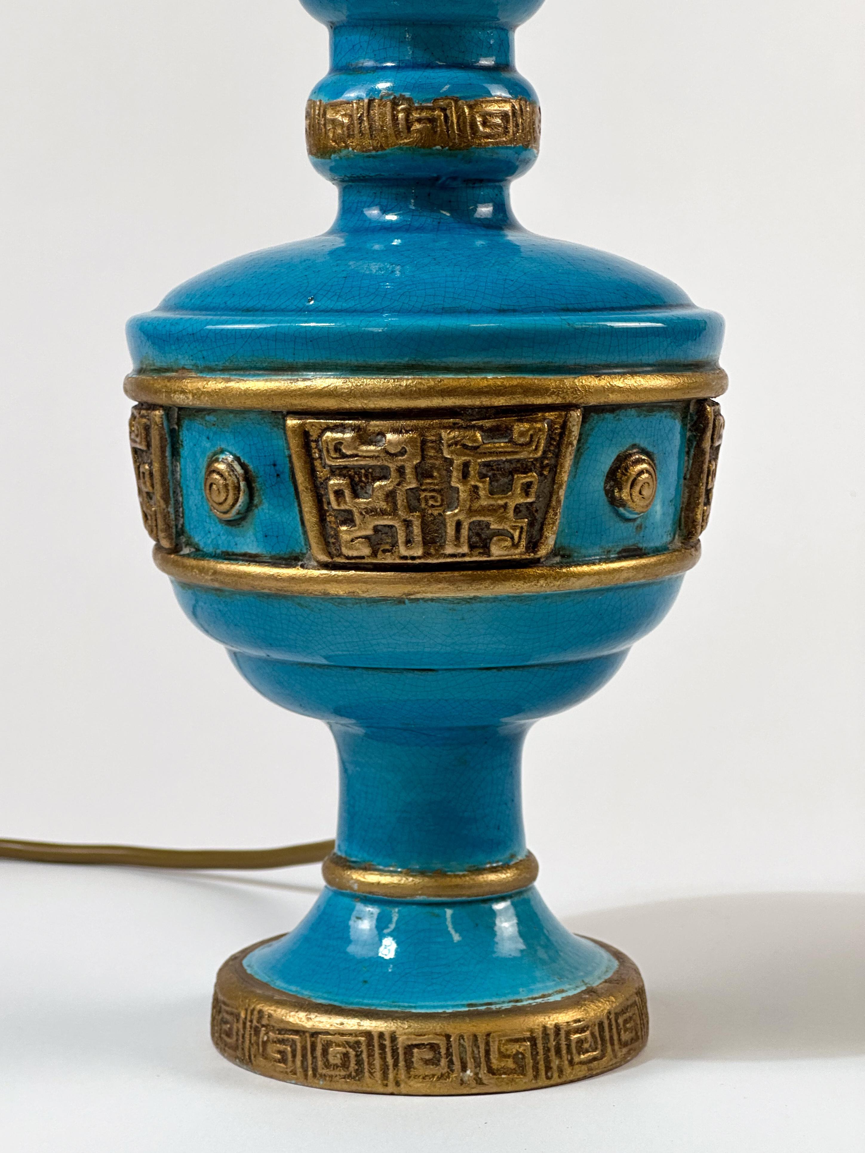Lampada in ceramica turchese di Ugo Zaccagnini, con dettagli dorati in Asian Style, 1950 ca. In condizioni buone in vendita a Glasgow, GB