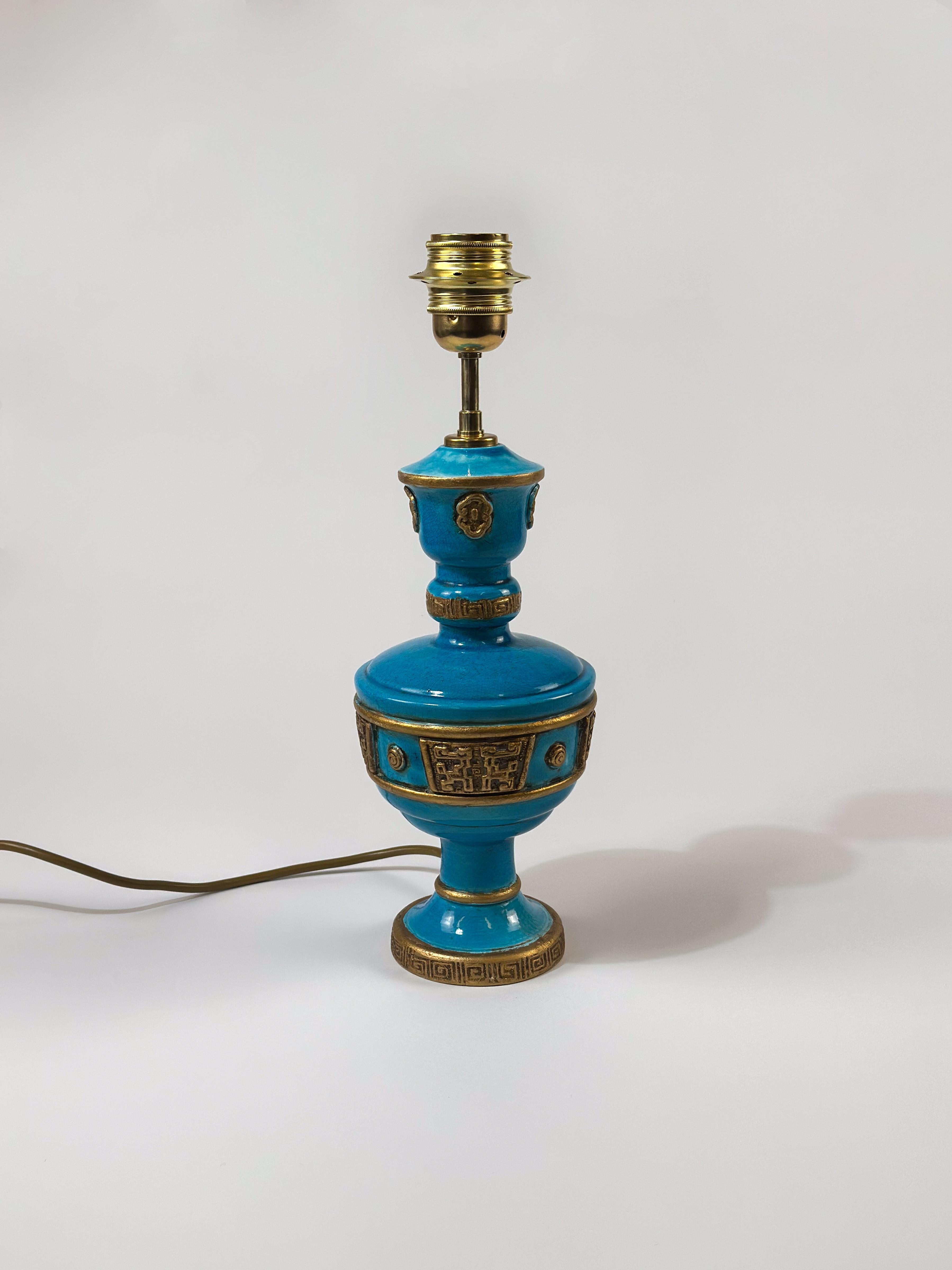 XX secolo Lampada in ceramica turchese di Ugo Zaccagnini, con dettagli dorati in Asian Style, 1950 ca. in vendita