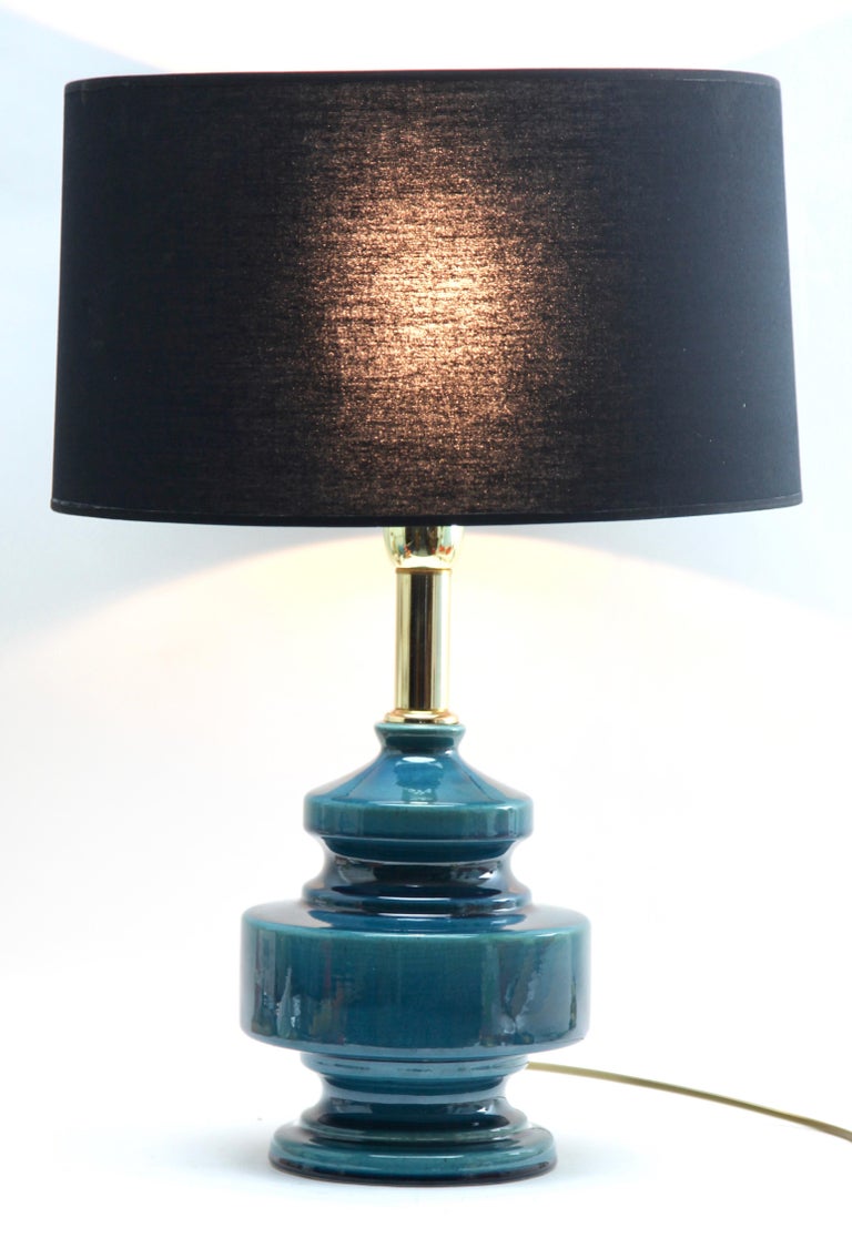Chinese Turquoise Glazed Ceramic Table Lamp with Crackle Glaze For Sale