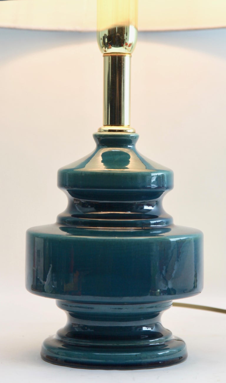 Mid-20th Century Turquoise Glazed Ceramic Table Lamp with Crackle Glaze For Sale