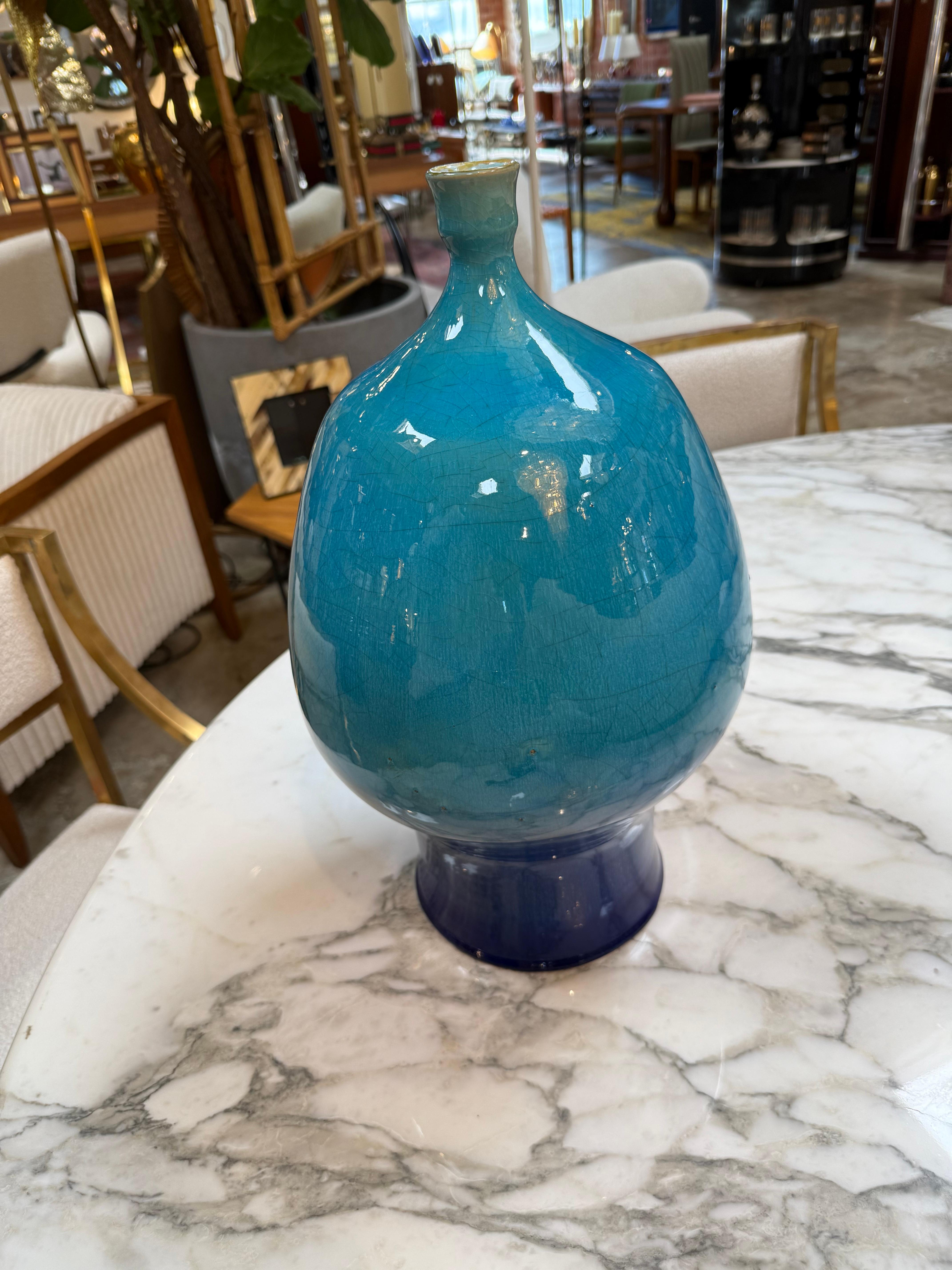 Moderne Vase en céramique émaillée turquoise en vente