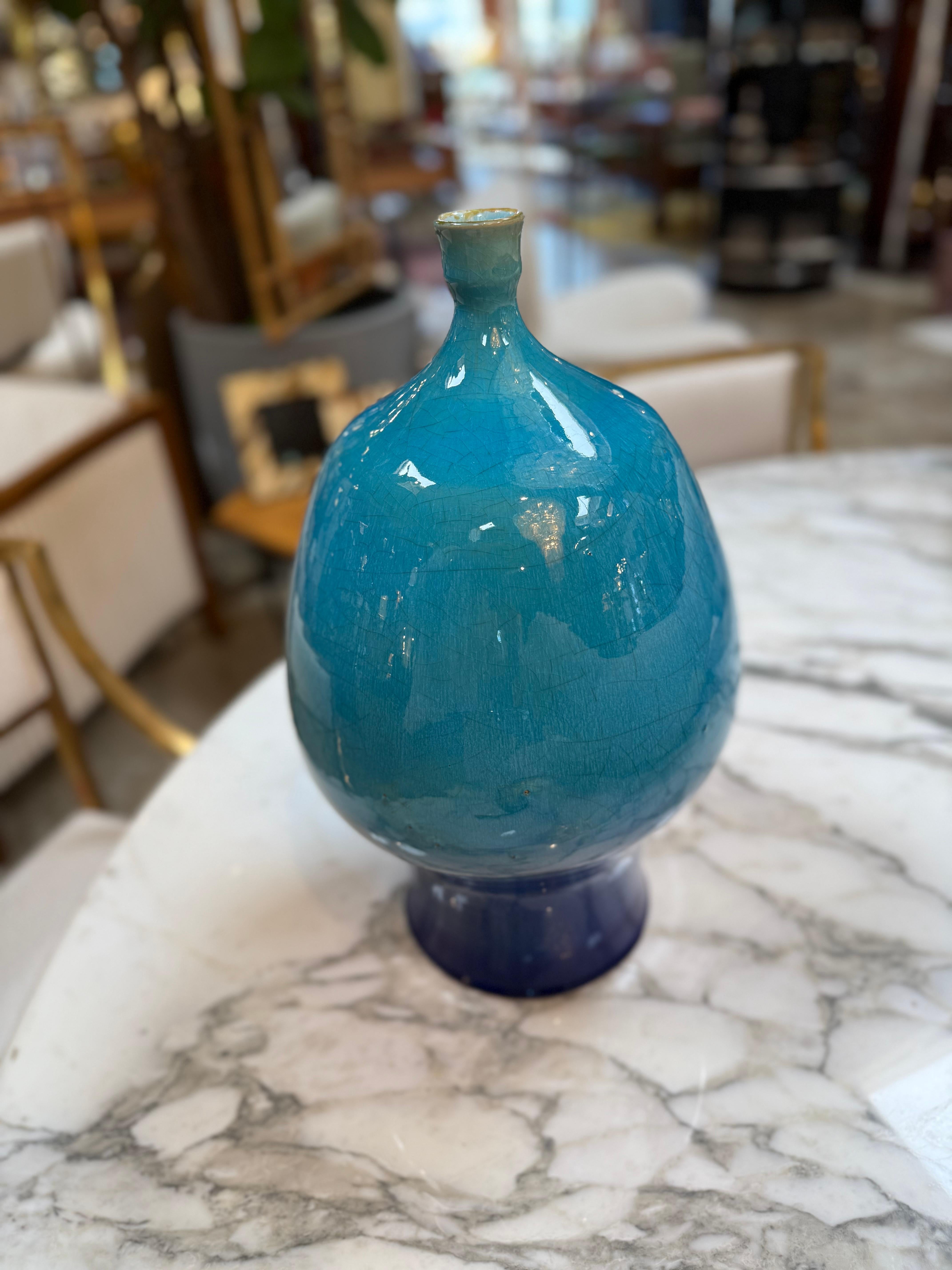 italien Vase en céramique émaillée turquoise en vente