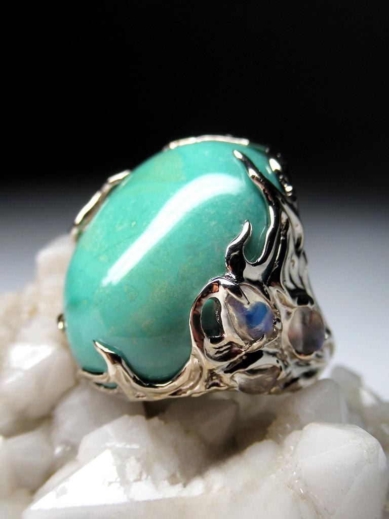 Turquoise Gold Ring with Moonstones Forest Fairy Seafoam Green Natural Gemstones In New Condition For Sale In Berlin, DE