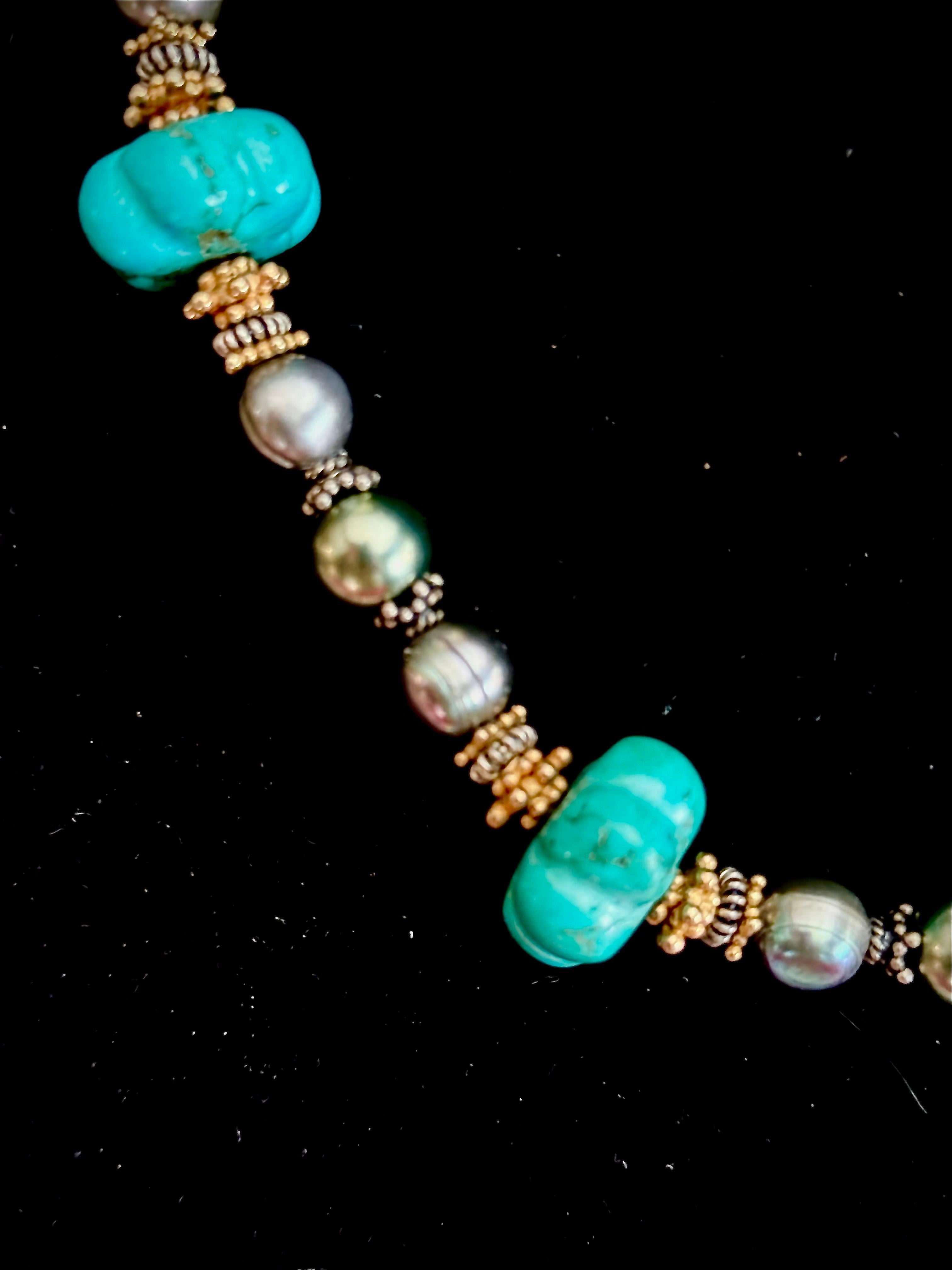 Collana in stile esotico in turchese, perle coltivate grigie, oro vermeil e argento. In condizioni Nuovo in vendita a New Orleans, LA