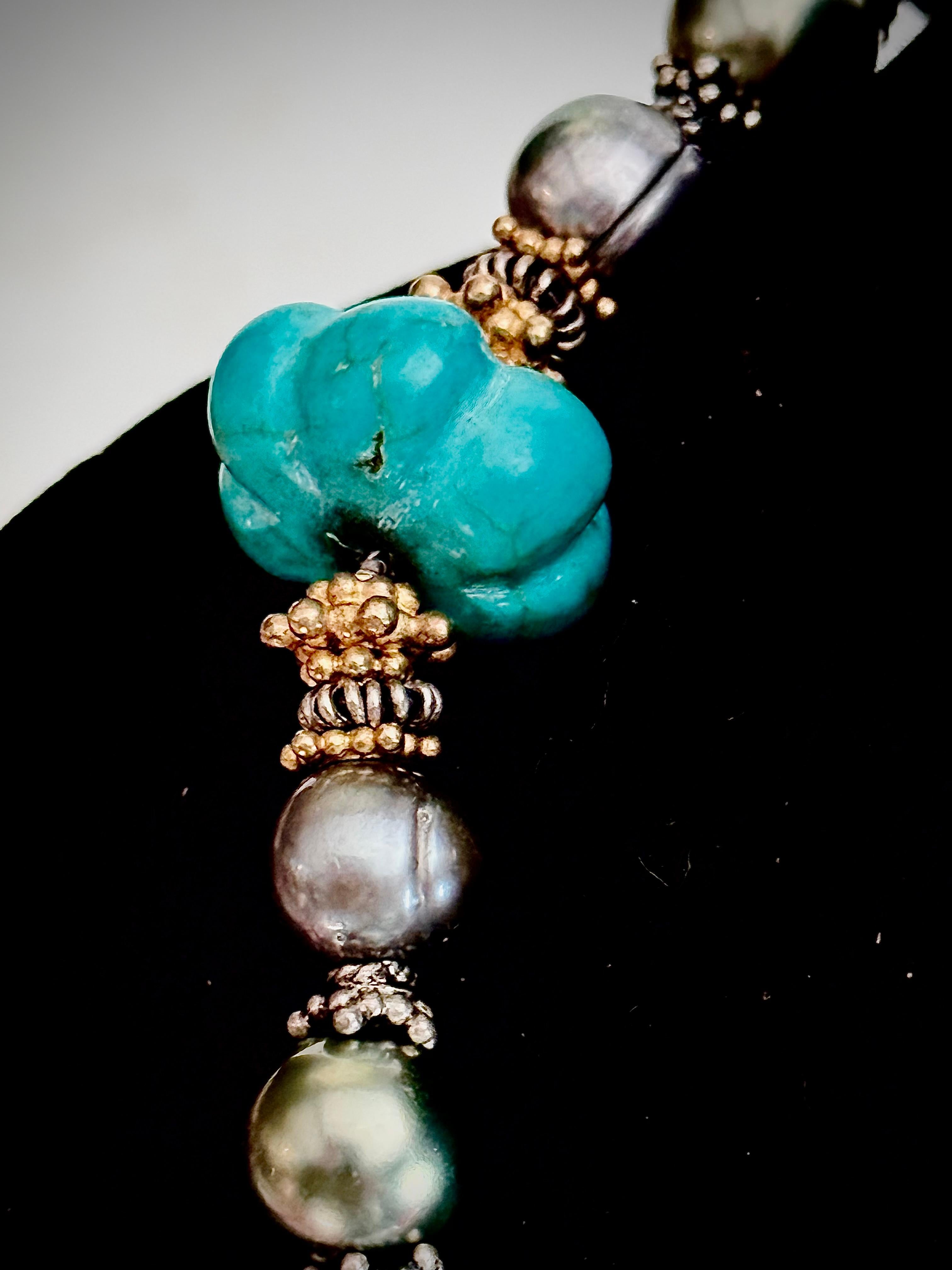 da uomo o donna Collana in stile esotico in turchese, perle coltivate grigie, oro vermeil e argento. in vendita