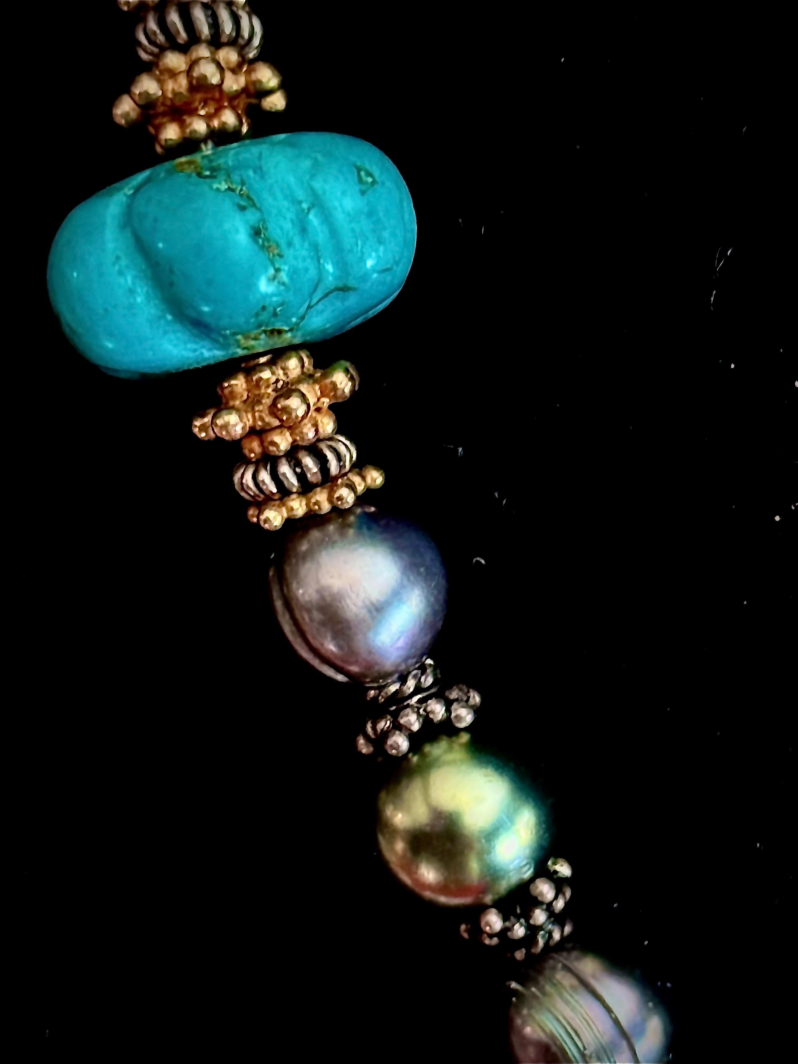 Collana in stile esotico in turchese, perle coltivate grigie, oro vermeil e argento. in vendita 2