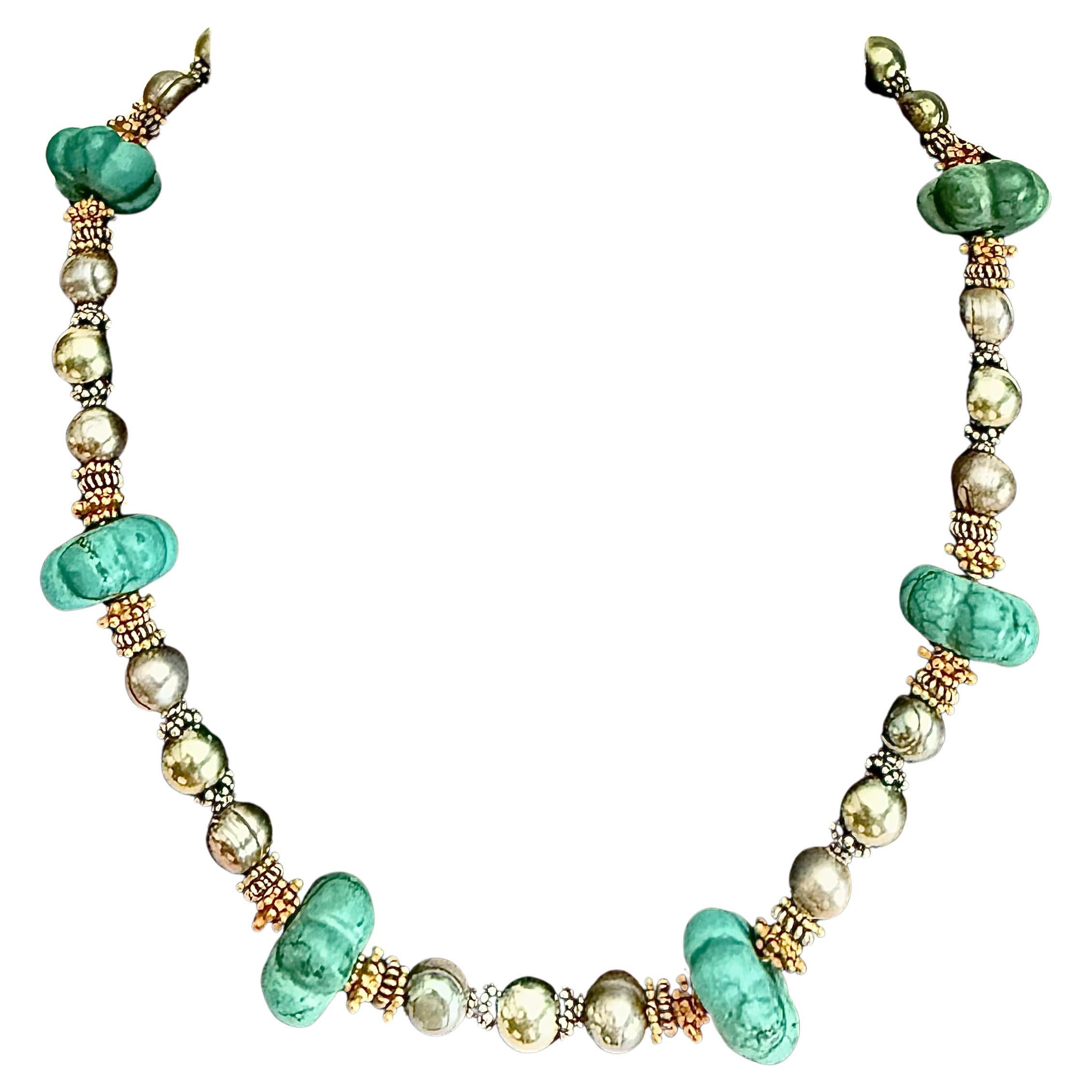 Collier de style exotique en turquoise, perles de culture grises, vermeil et argent.