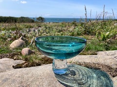 Bol à piédestal en verre d'art scandinave soufflé à la main turquoise, mi-siècle moderne