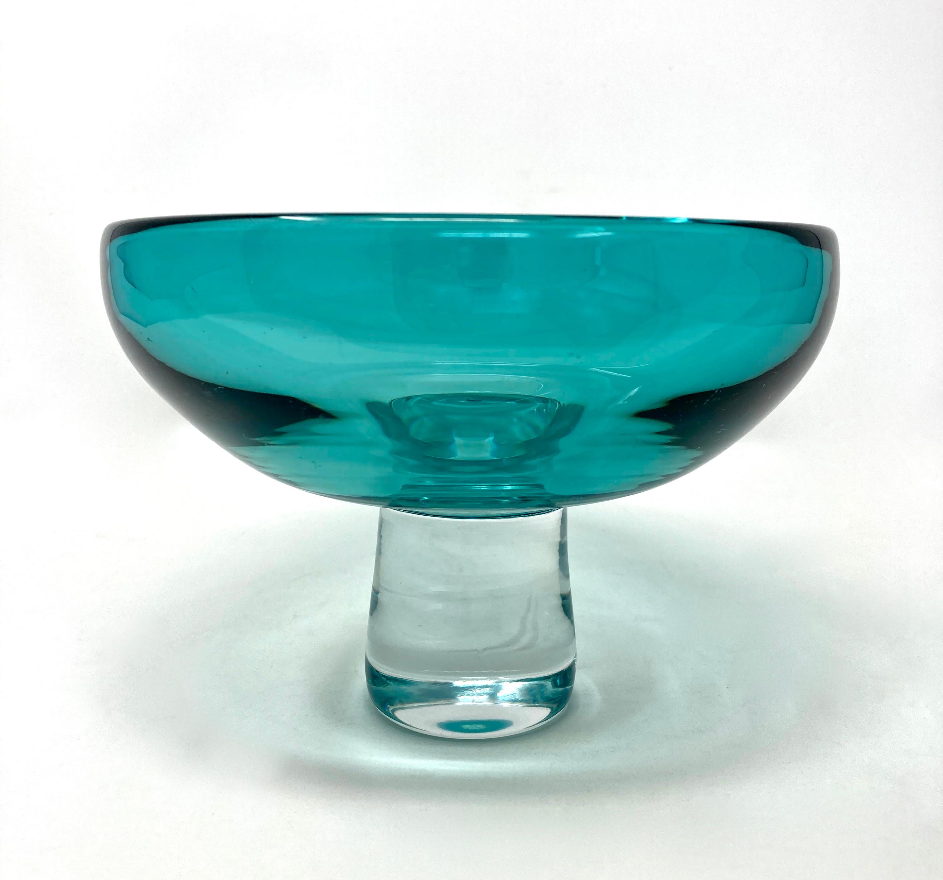 Turquoise Handblown Mid-Century Modern Scandinavian Art Glass Pedestal Bowl  In Good Condition For Sale In COLMAR, FR