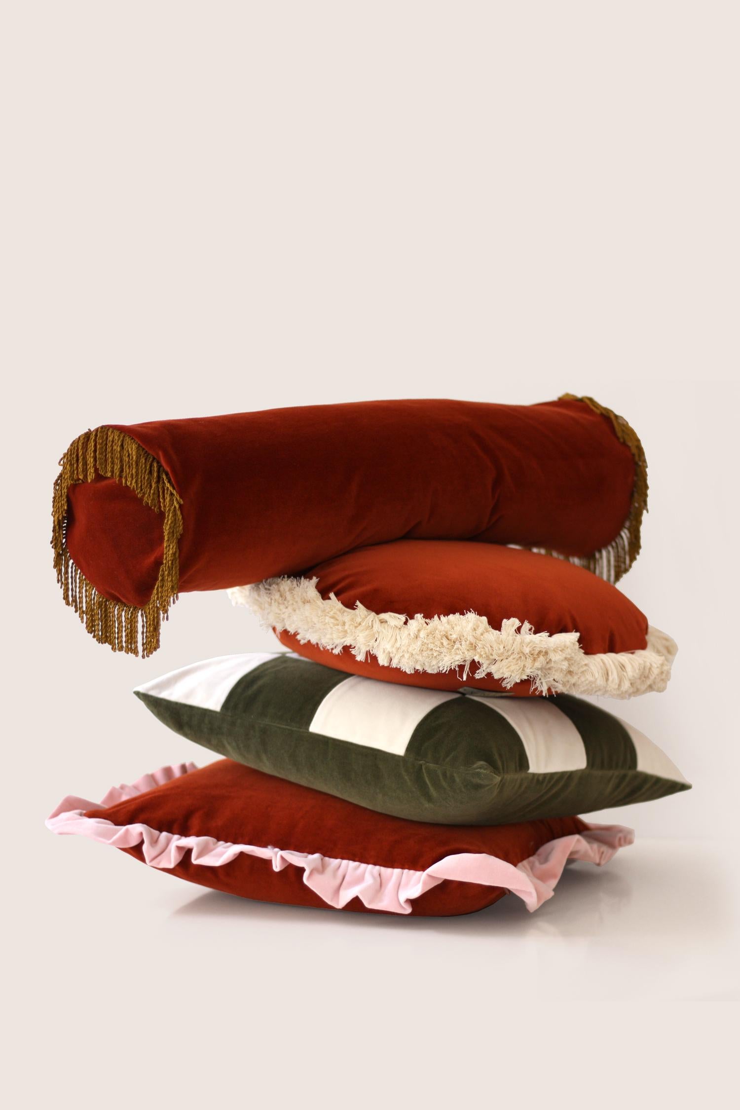 Moderne Coussin traversin Deluxe fait main turquoise II Brick Velvet en vente