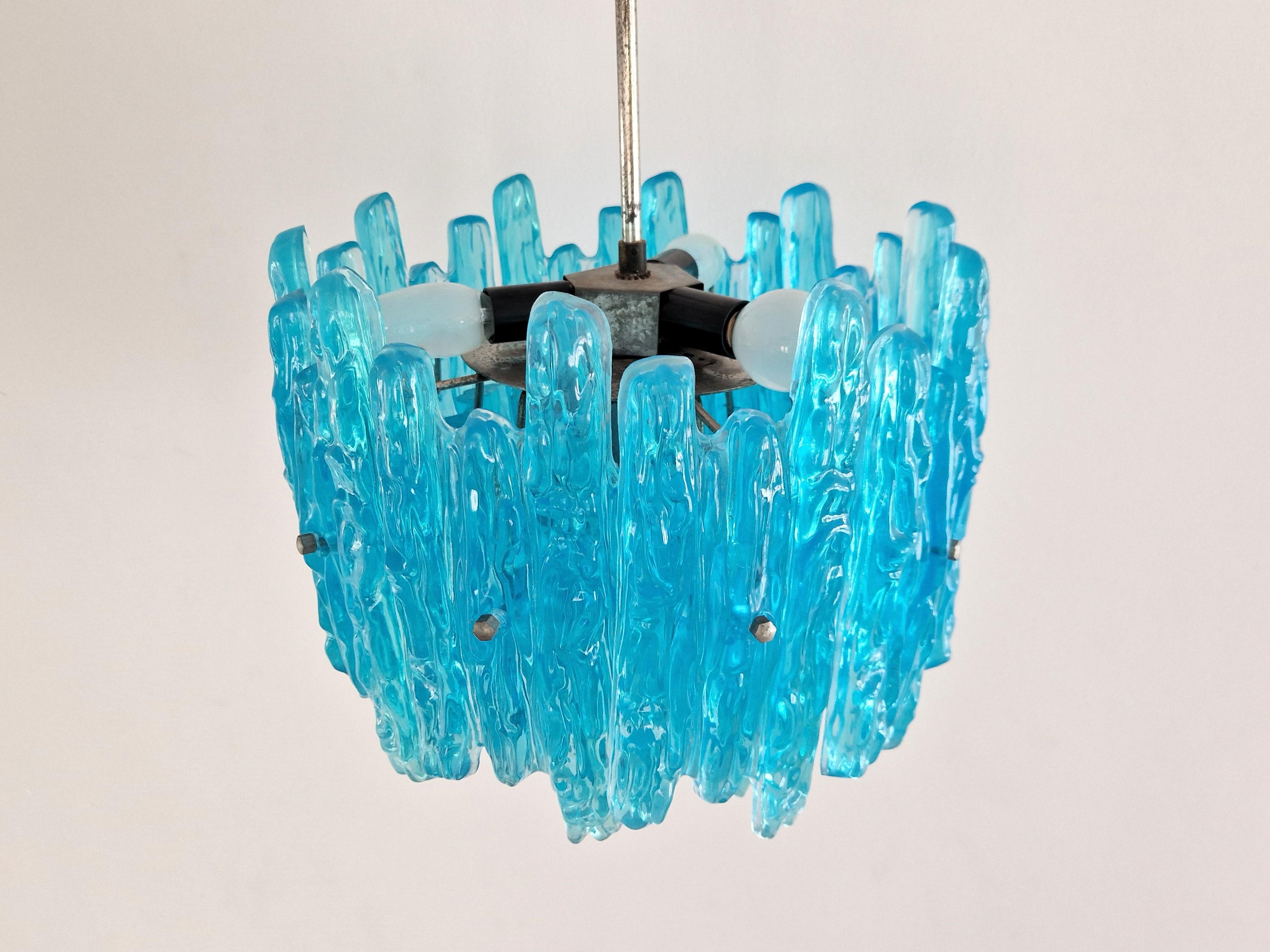 Europeo Lampada a sospensione vintage in lucite turchese, anni '70 in vendita