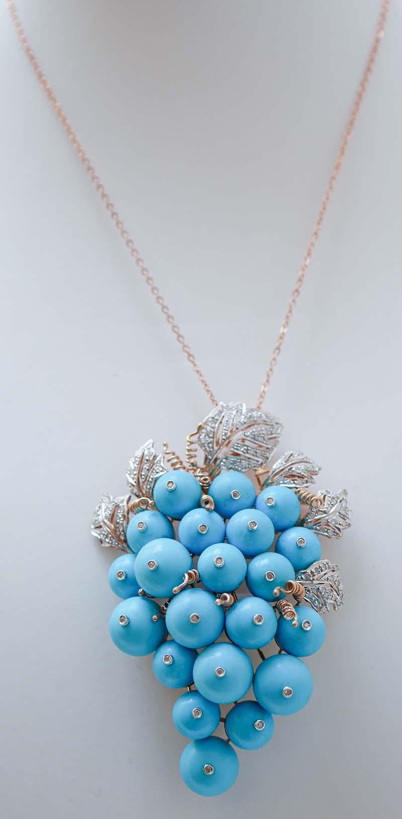 Incredibile spilla in oro rosa 9 kt e struttura in argento montata con foglie tempestate di diamanti e sfere di magnesite. La catena d'argento è inclusa.
Questa spilla è stata realizzata totalmente a mano da maestri orafi italiani ed è in perfette