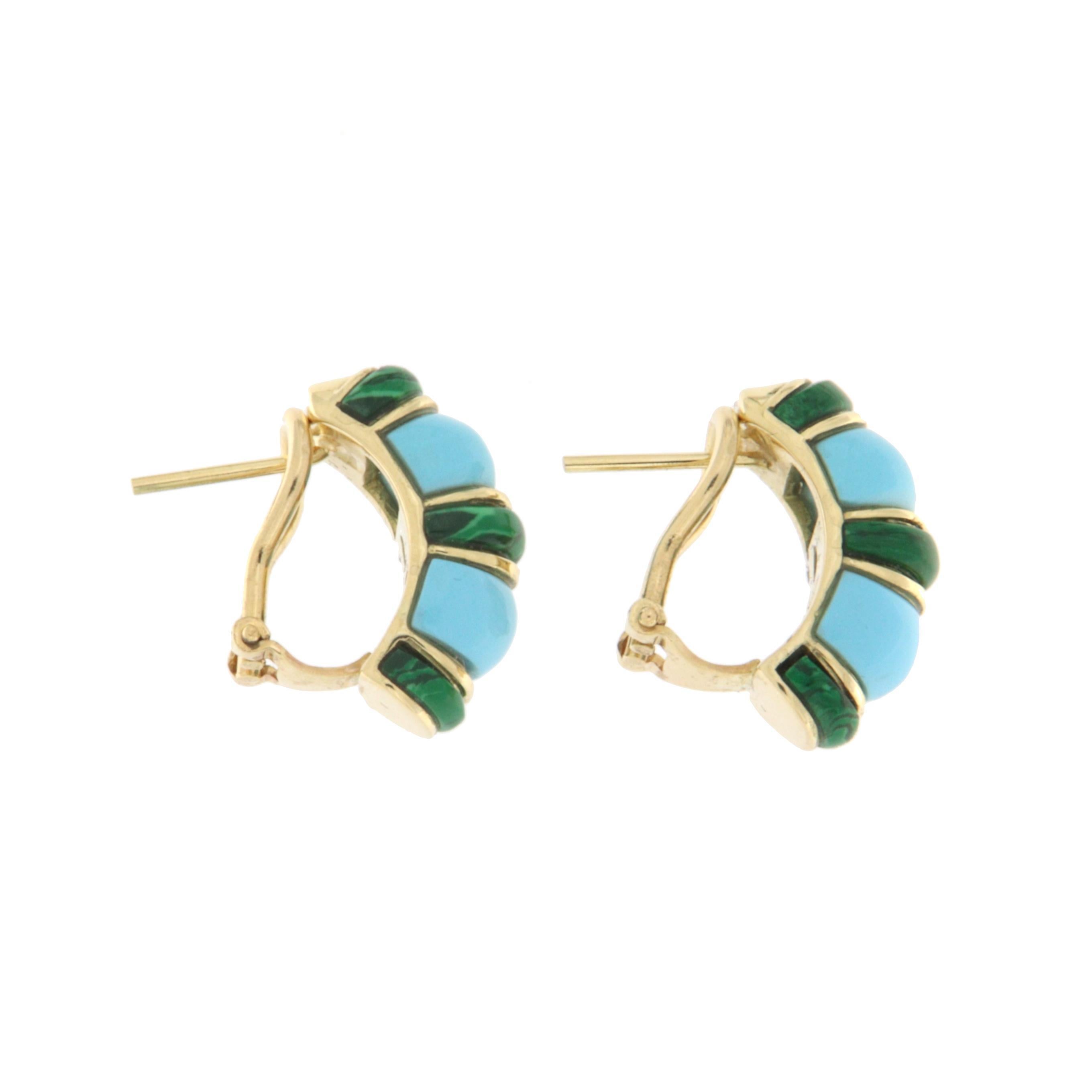 Grezzo Orecchini a perno in oro giallo 18 carati con malachite e turchese in vendita
