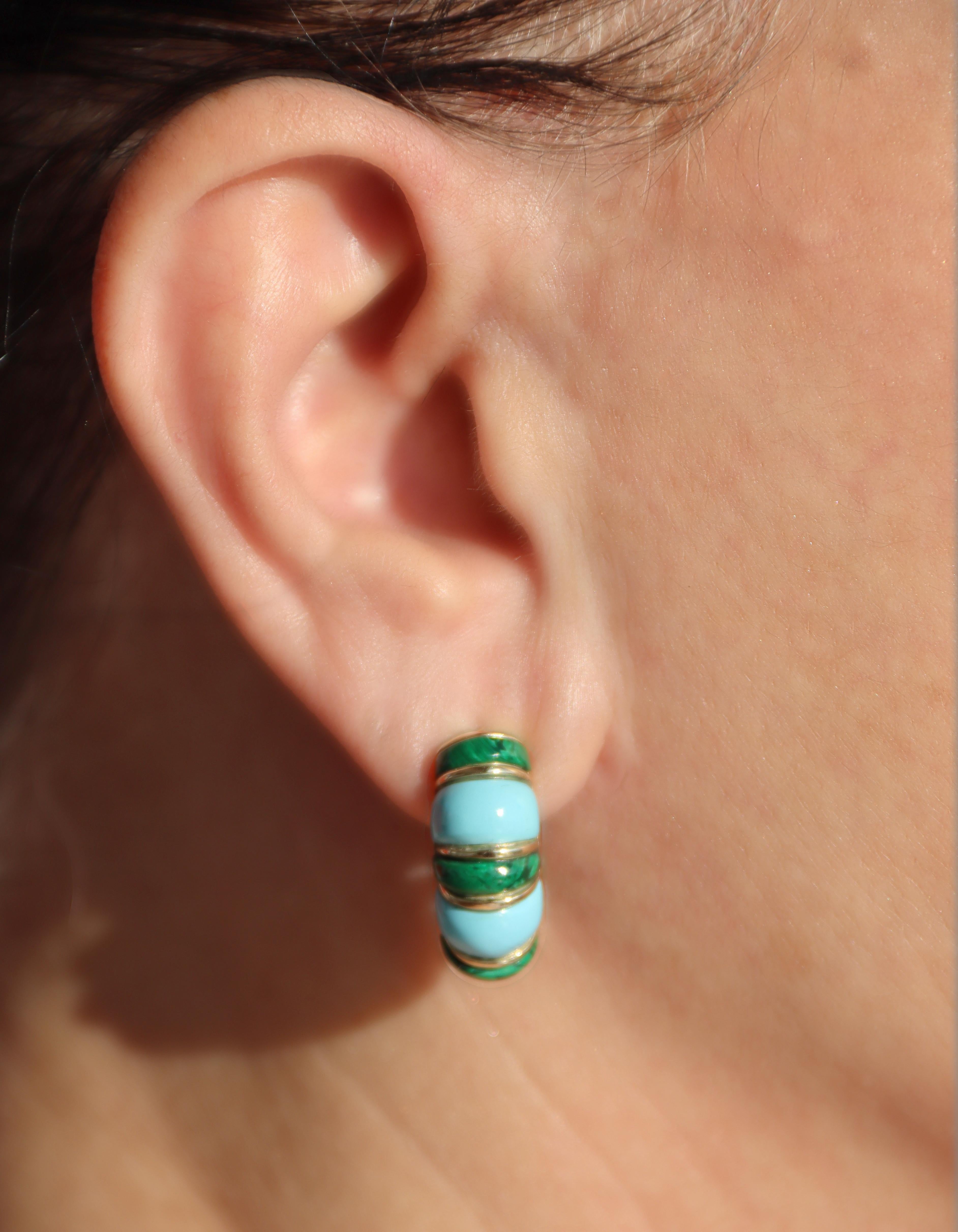 Orecchini a perno in oro giallo 18 carati con malachite e turchese in vendita 1