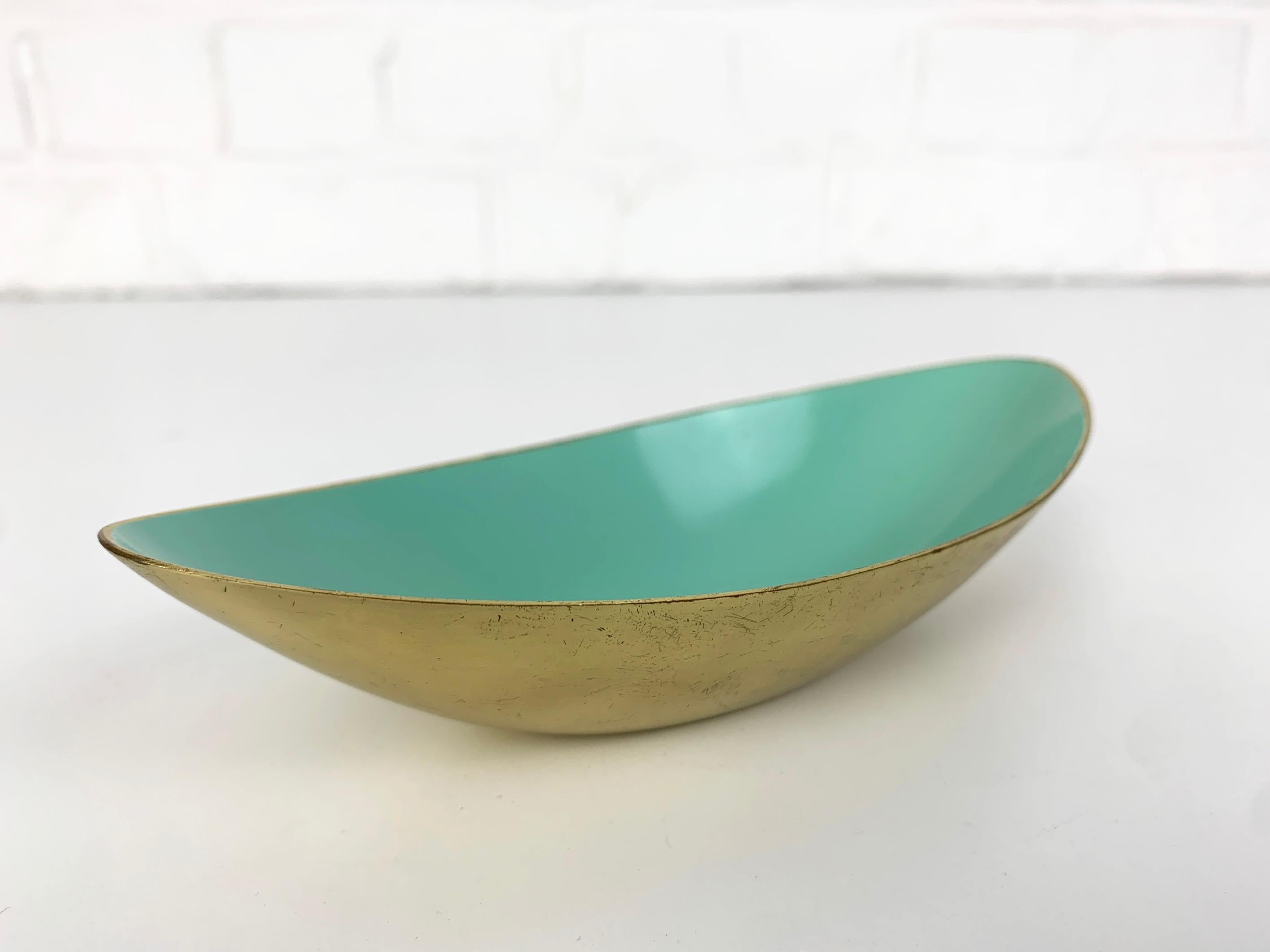 Turquoise Modernist Bowl in Brass by Gunnar Ander for Ystad Metall Sweden  In Good Condition For Sale In Vorst, BE