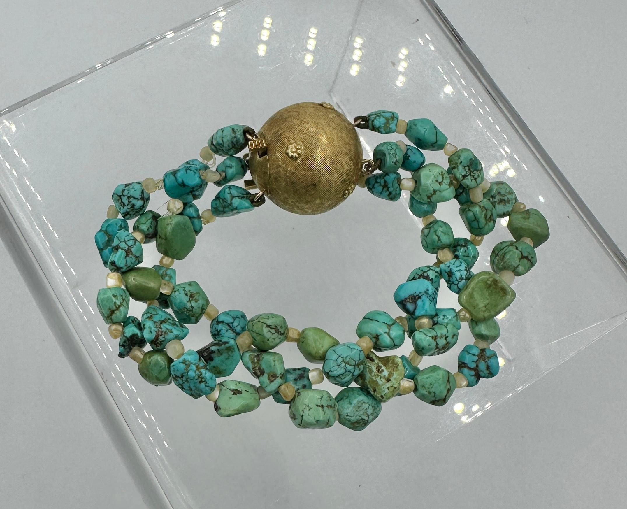 Türkis-Perlmutt-Armband Florentine 14 Karat Goldverschluss Dreistrang (Gemischter Schliff) im Angebot