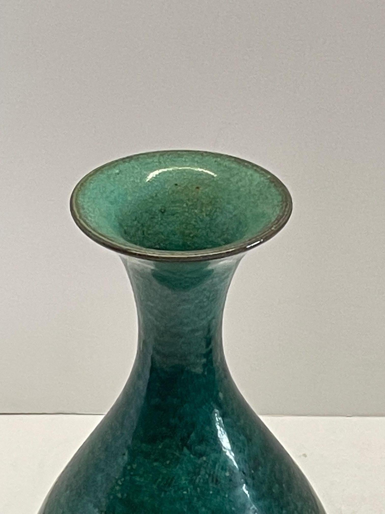 Türkis gesprenkelte glasierte Vase in Tulpenform, China, Contemporary (Chinesisch) im Angebot