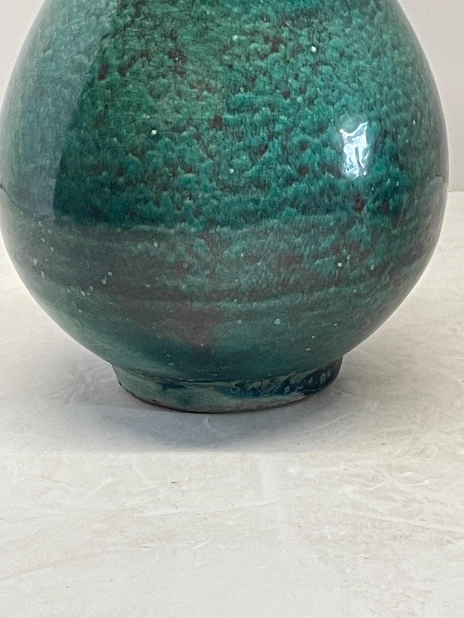 Türkis gesprenkelte glasierte Vase in Tulpenform, China, Contemporary im Zustand „Neu“ im Angebot in New York, NY