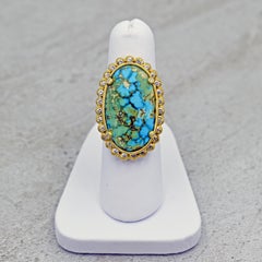 Bague cocktail en or 22 carats avec halo de diamants et turquoise de montagne