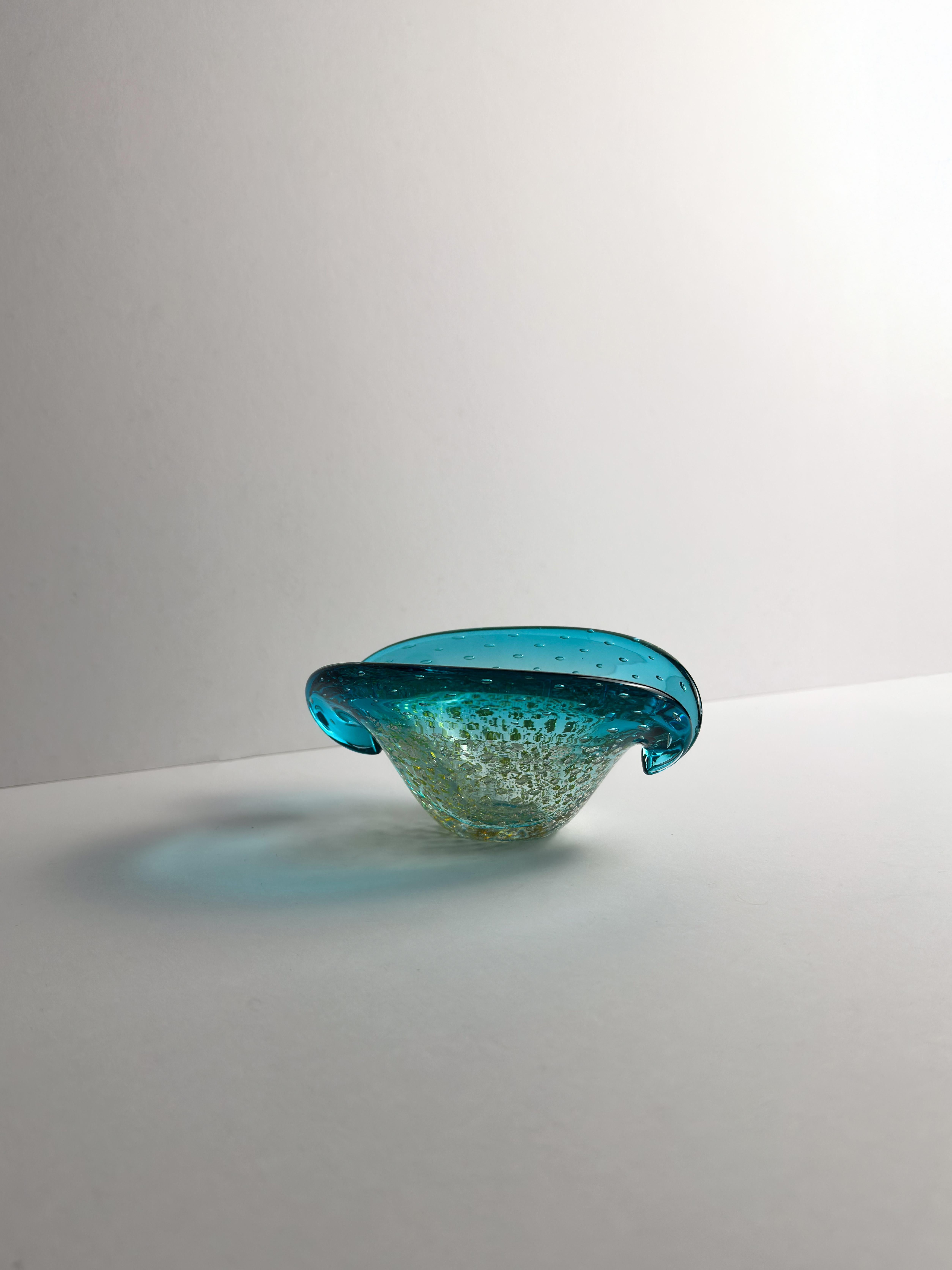 20ième siècle Bol à palourdes en verre de Murano turquoise par Archimede Seguso, Italie, années 1960 en vente