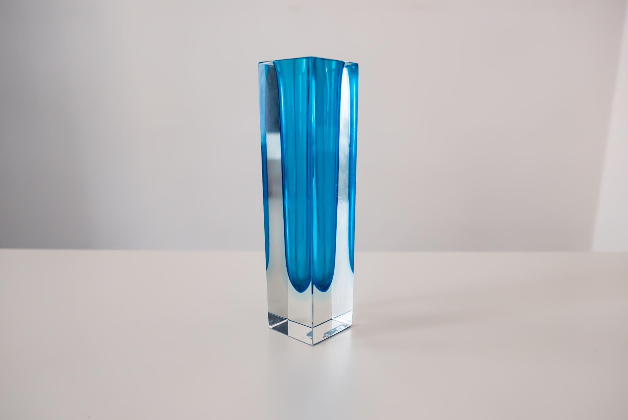 Turquoise Murano Sommerso glass vase by Flavio Poli, Italy 1960s.

This ashtonishing turquoise Murano Glass vase by the Italian Designer Flavio Poli is the absolute eyecatcher for any modern home. In the years between 1950 and 1960, Poli designed
