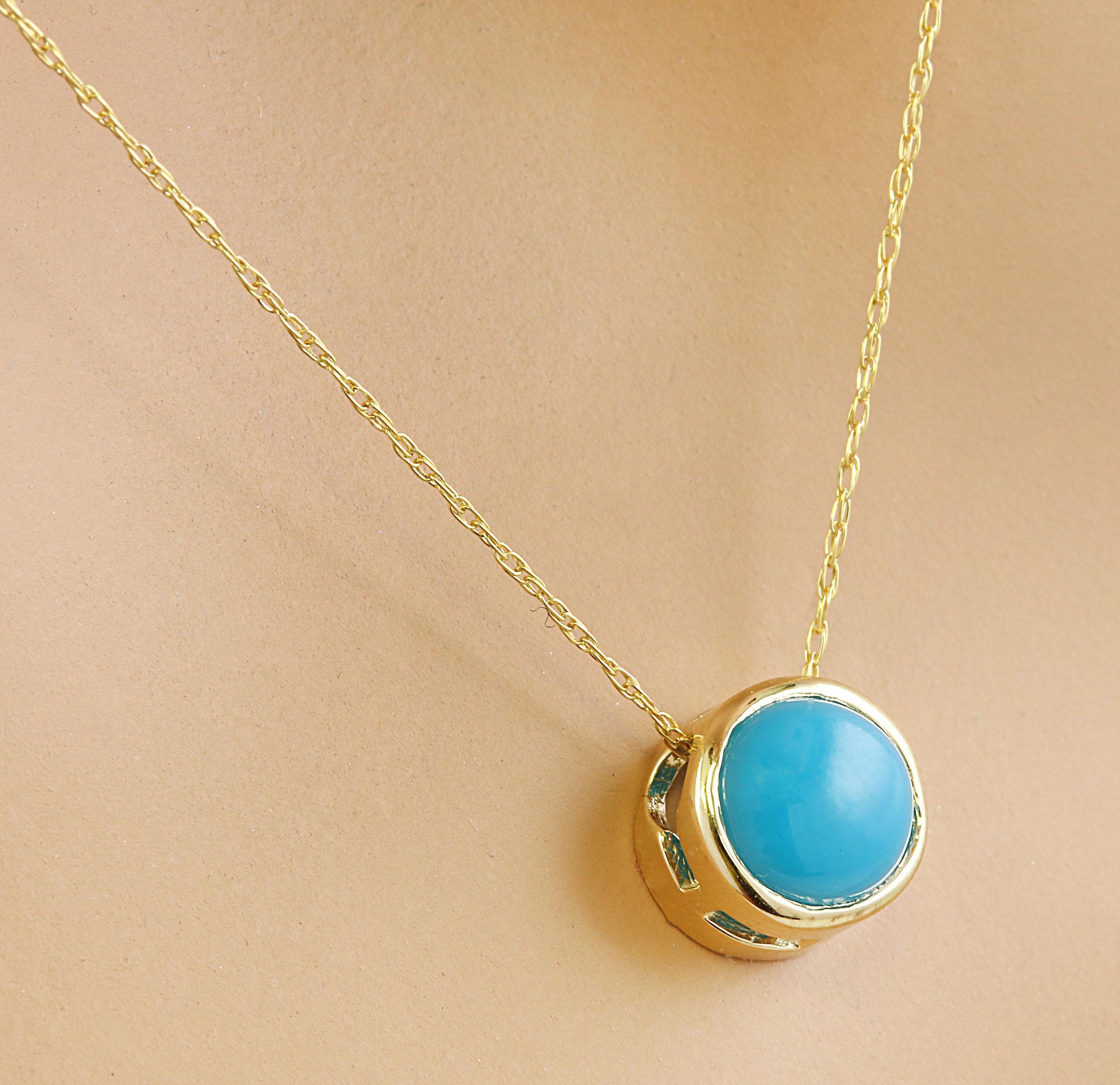 Round Cut Turquoise Necklace In 14 Karat Yellow Gold  For Sale