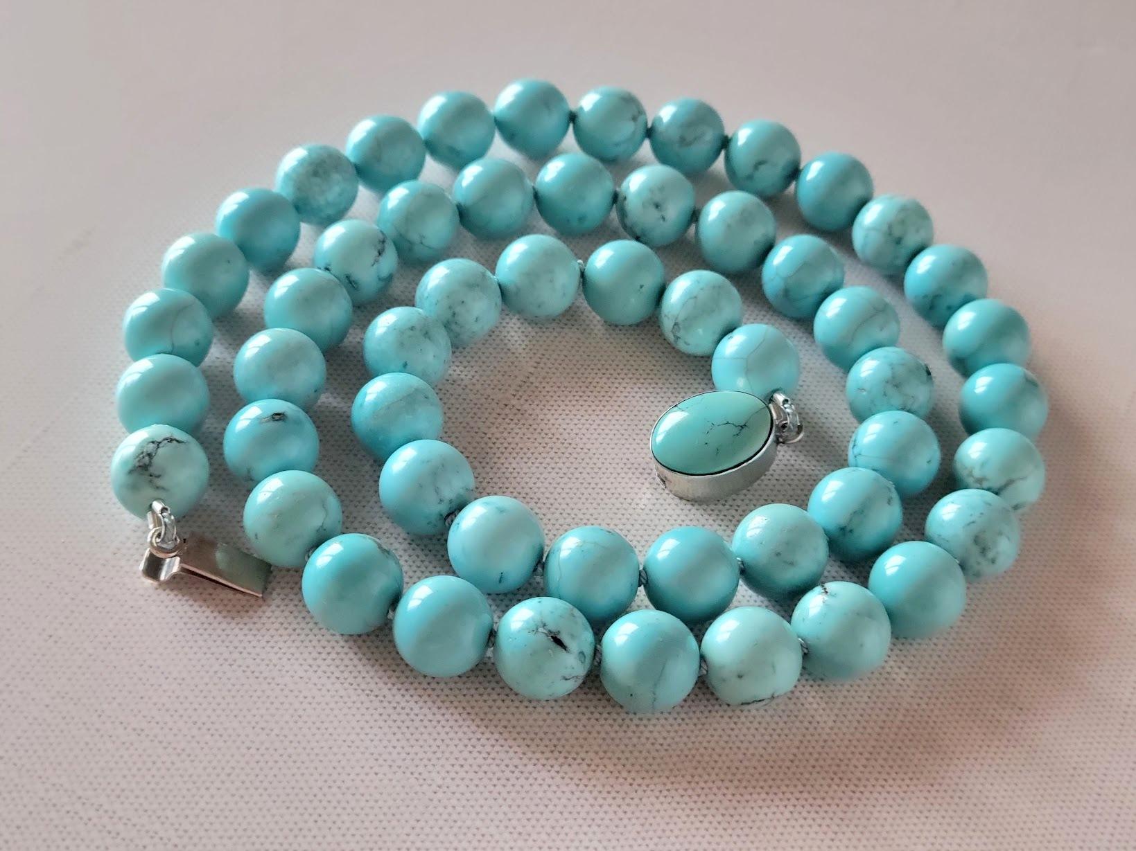 Adorable Turquoise Necklace - A Timeless Treasure

We present to you a lovely turquoise necklace with sky-blue beads and natural veining. The necklace is 27 inches long (approx. 68.5 cm), featuring smooth, round 12 mm beads, and weighs 129 grams — a