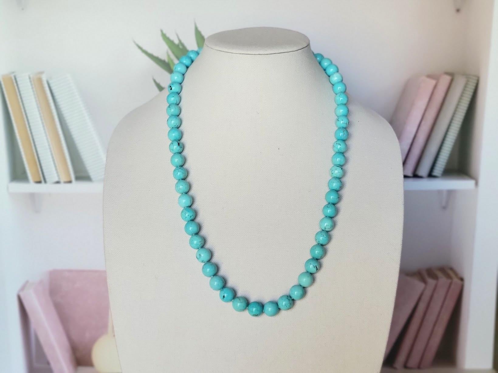 Turquoise Necklace with Turquoise Silver Clasp In New Condition For Sale In Chesterland, OH