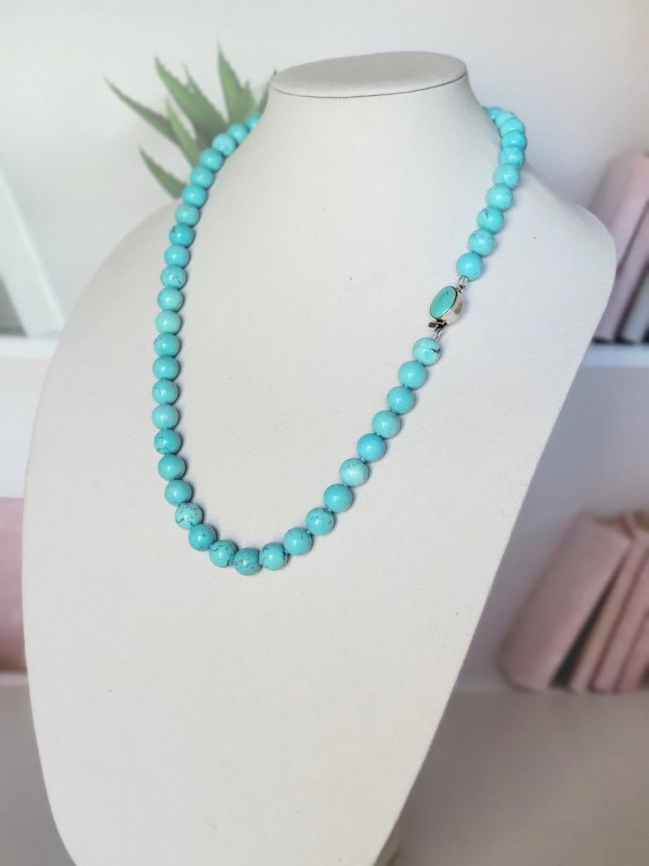 Turquoise Necklace with Turquoise Silver Clasp For Sale 3